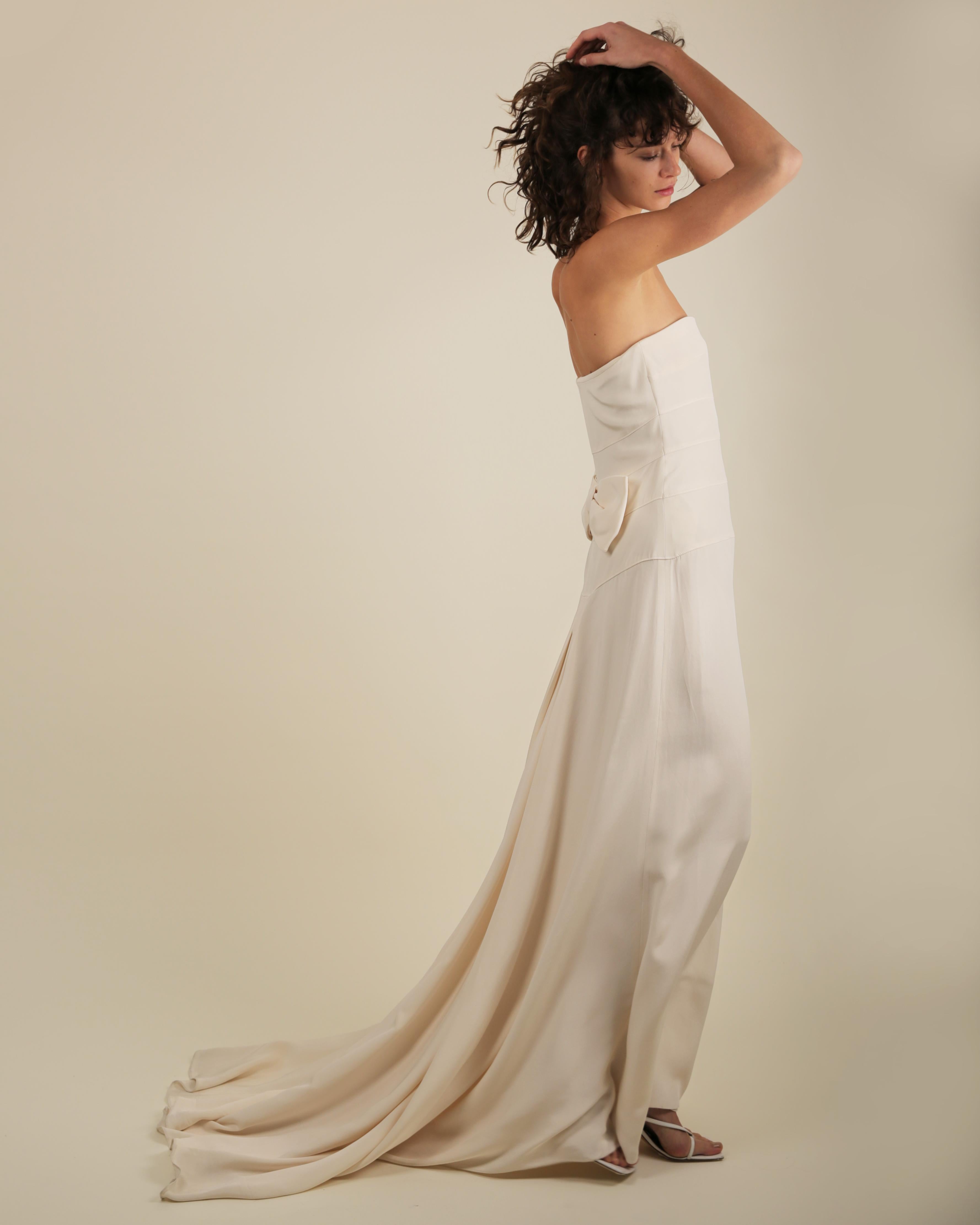 Valentino wedding ivory strapless fitted bodice bow back silk train dress dress S en vente 2