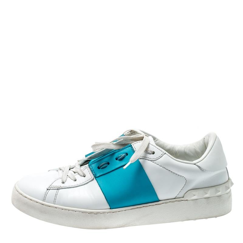 A great way to elevate your casual look, these white sneakers from Valentino feature contrasting blue bands on the quarters. Matching white Rockstuds on the counters add to a signature touch its design and its leather exterior ensures resilience.