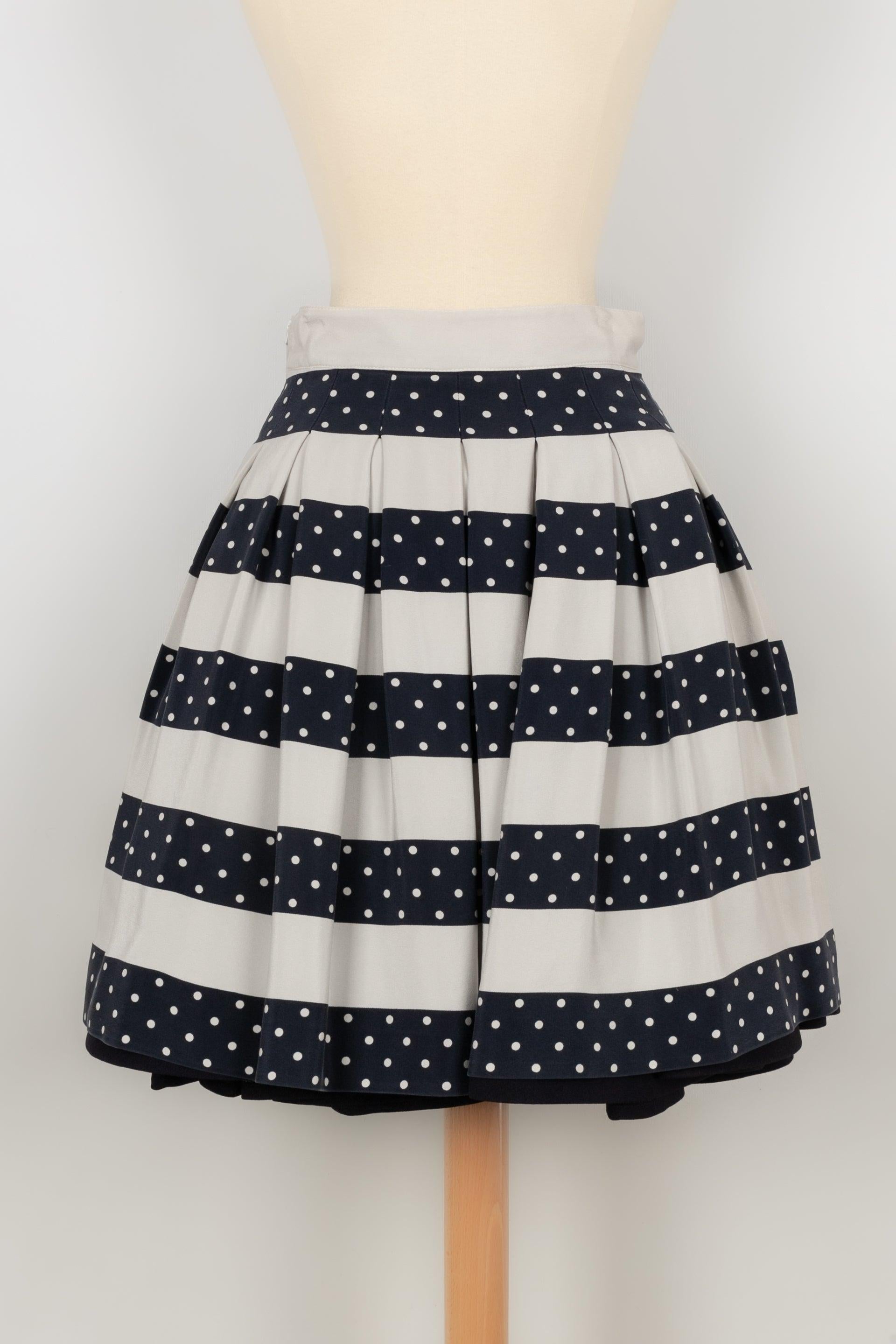 Valentino White and Blue Silk Dotted Skirt In Excellent Condition For Sale In SAINT-OUEN-SUR-SEINE, FR