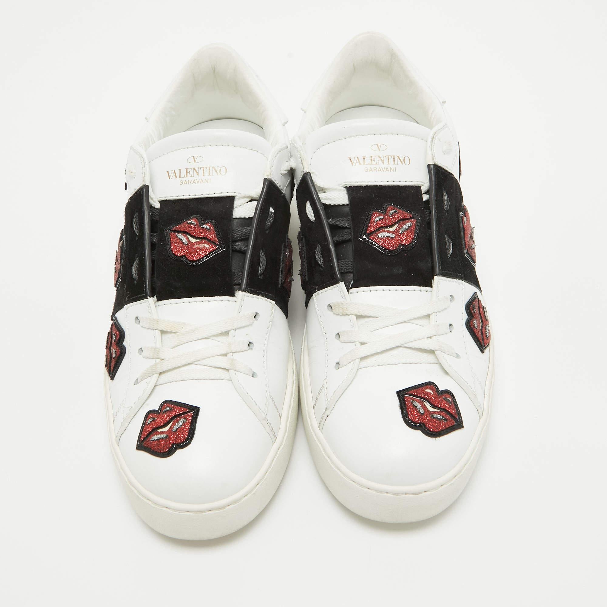 Valentino White/Black Leather and Suede Kiss Me Sneakers Size 39 In Good Condition For Sale In Dubai, Al Qouz 2