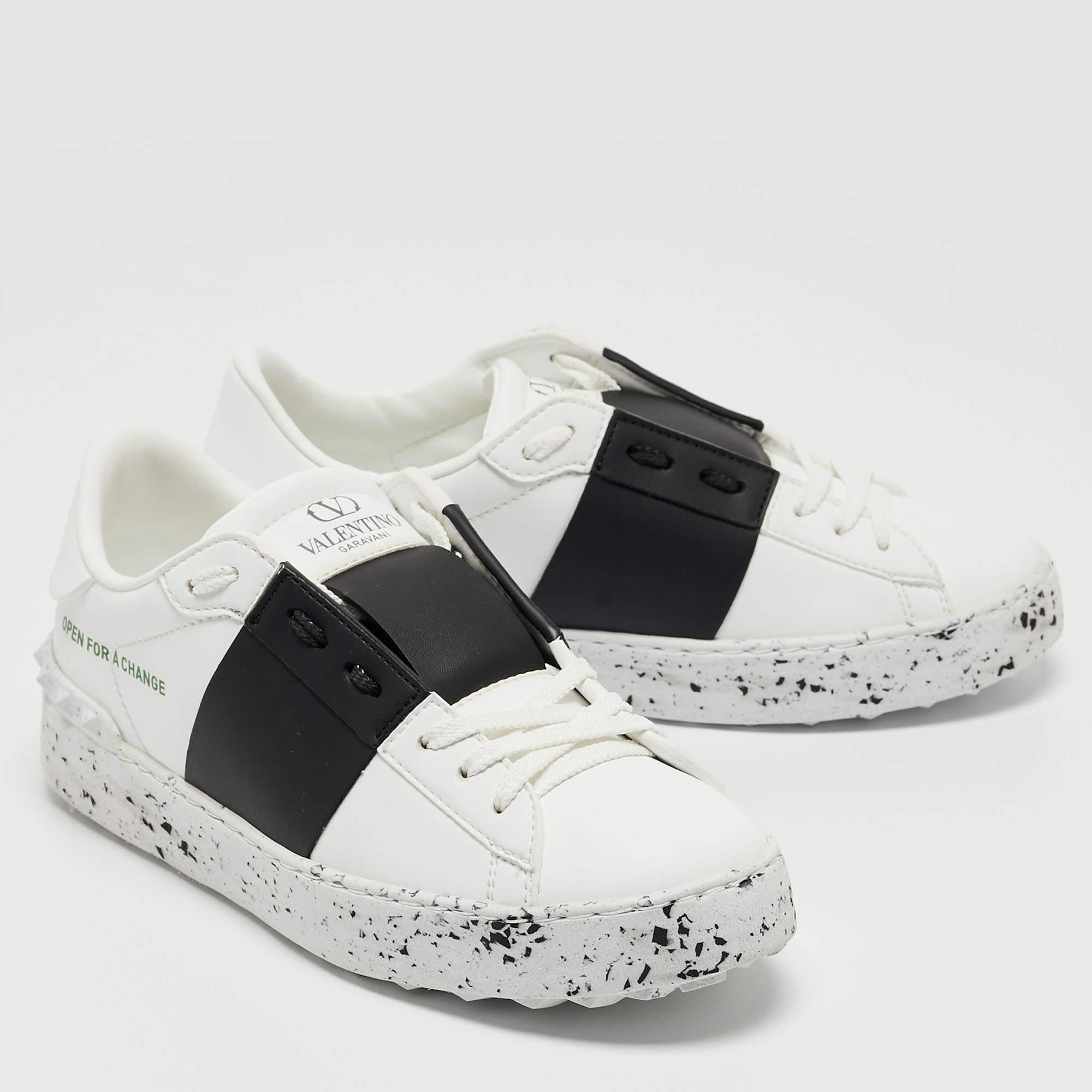 Upgrade your style with these Valentino white sneakers. Meticulously designed for fashion and comfort, they're the ideal choice for a trendy and comfortable stride.

