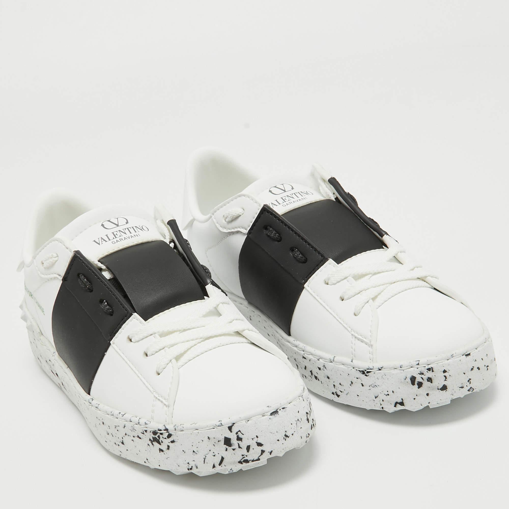 Valentino White/Black Leather Open Sneakers Size 36 In Good Condition For Sale In Dubai, Al Qouz 2