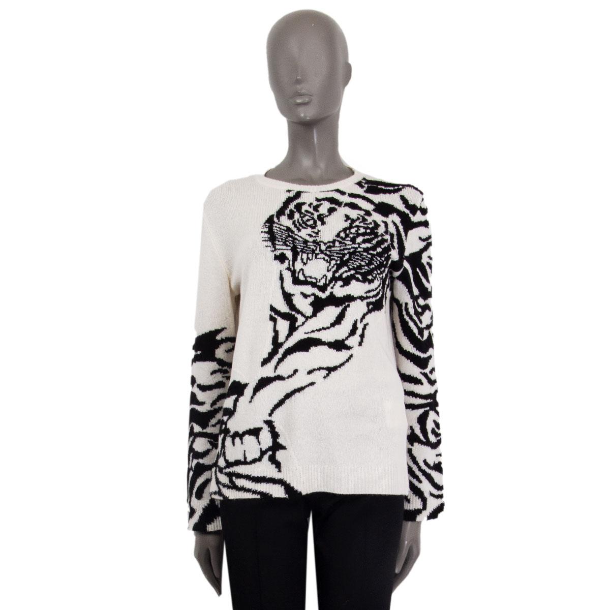 Valentino crew-neck off-white cashmere sweater with black tiger inlay in wool (70%) and cashmere (30%). Has been worn and is in excellent condition. 

Tag Size S 
Size S
Shoulder Width45cm (17.6in)
Bust 102cm (39.8in)
Waist 102cm (39.8in)
Hips 102cm