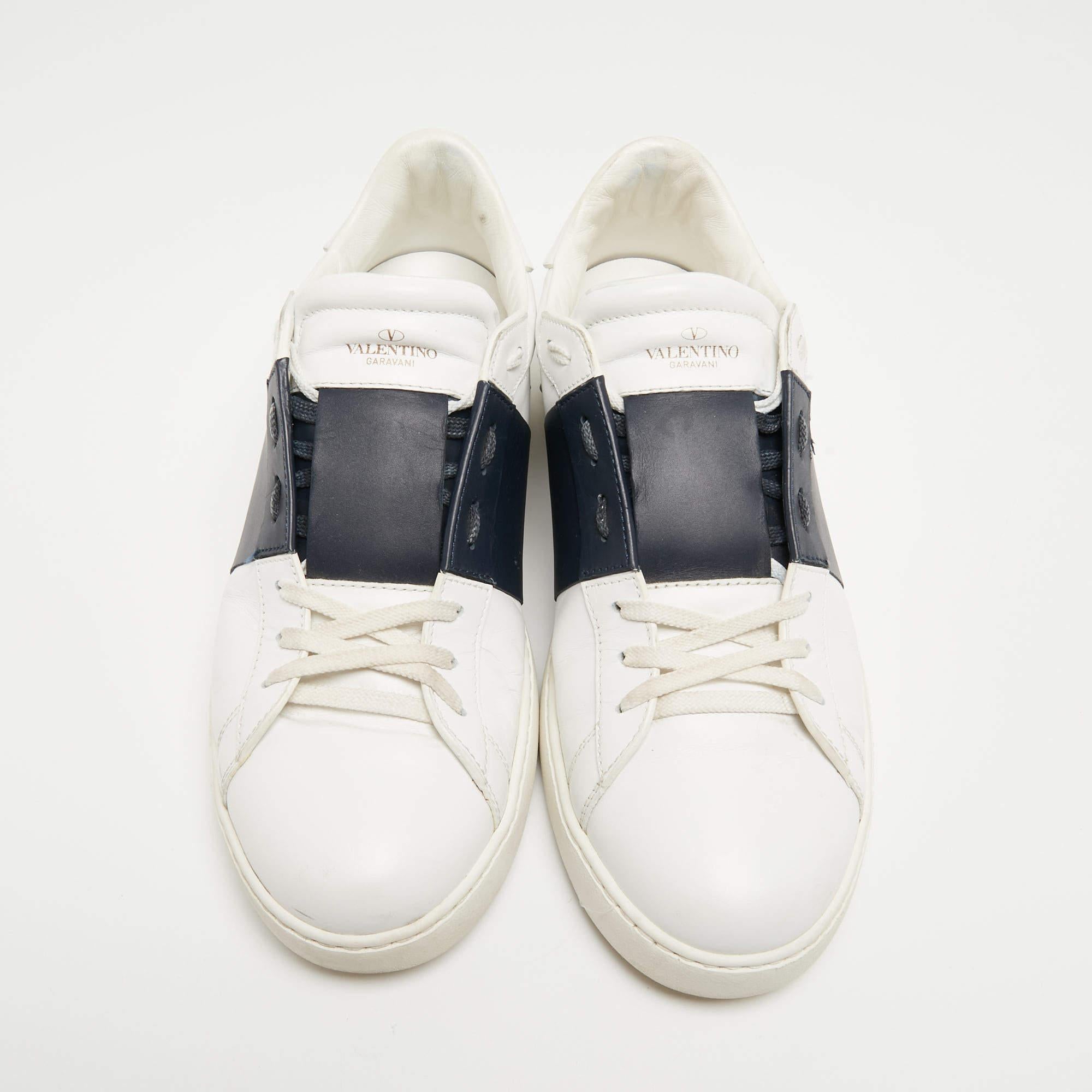 Valentino White/Blue Leather Open Stud Lace Up Sneakers Size 45 In Good Condition For Sale In Dubai, Al Qouz 2