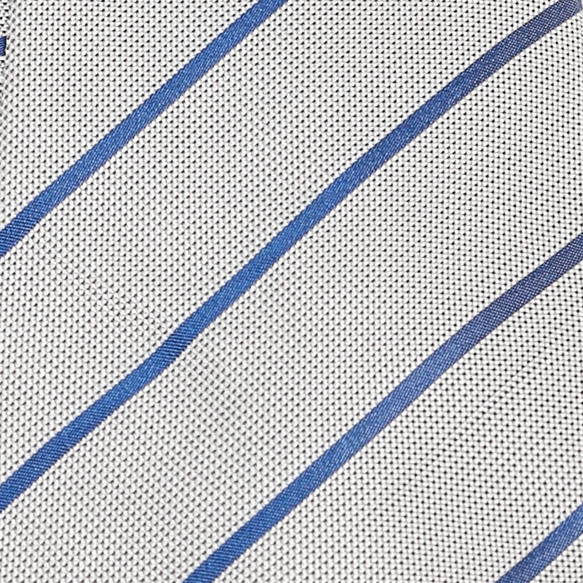 This designer tie is a perfect formal accessory that has a modern appeal. Made from luxurious materials it features intricate patterns and the brand label is neatly stitched at the back. It is sure to add style to your blazers.