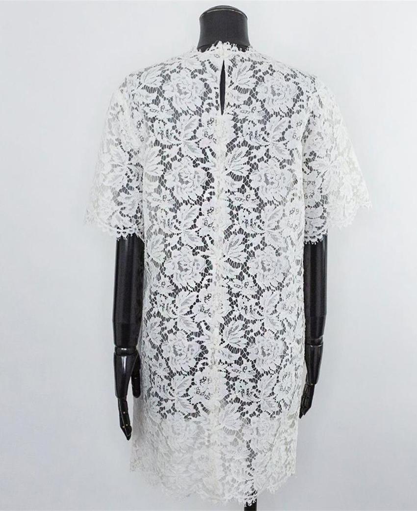 VALENTINO

White cotton lace dress 


Size: US S

Pre-owned. Excellent condition. 
PLEASE VISIT OUR STORE FOR MORE GREAT ITEMS

AV
