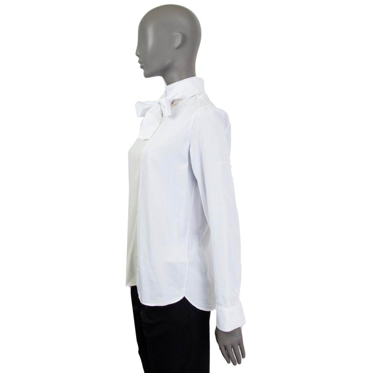 Valentino long sleeve pussy-bow blouse in white cotton poplin and off-white silk panel at front. Closes with buttons on the back. Has been worn and is in excellent condition. 

Tag Size 42
Size M
Shoulder Width 38cm (14.8in)
Bust 105cm (41in)
Waist