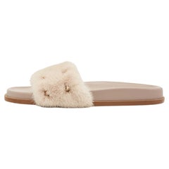 Valentino Weiß Creme Pelz Rockstud Flache Slides