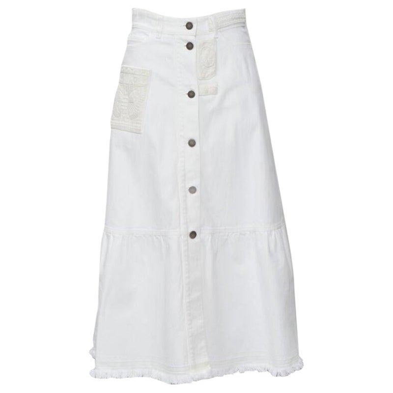 VALENTINO falda midi de denim blanco con parche de abalorios de mariposa en crudo IT38 XS en venta