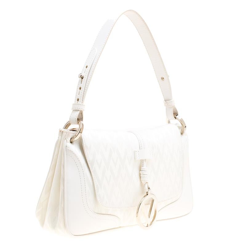 Valentino White Fabric Logo Charm Shoulder Bag In Good Condition In Dubai, Al Qouz 2