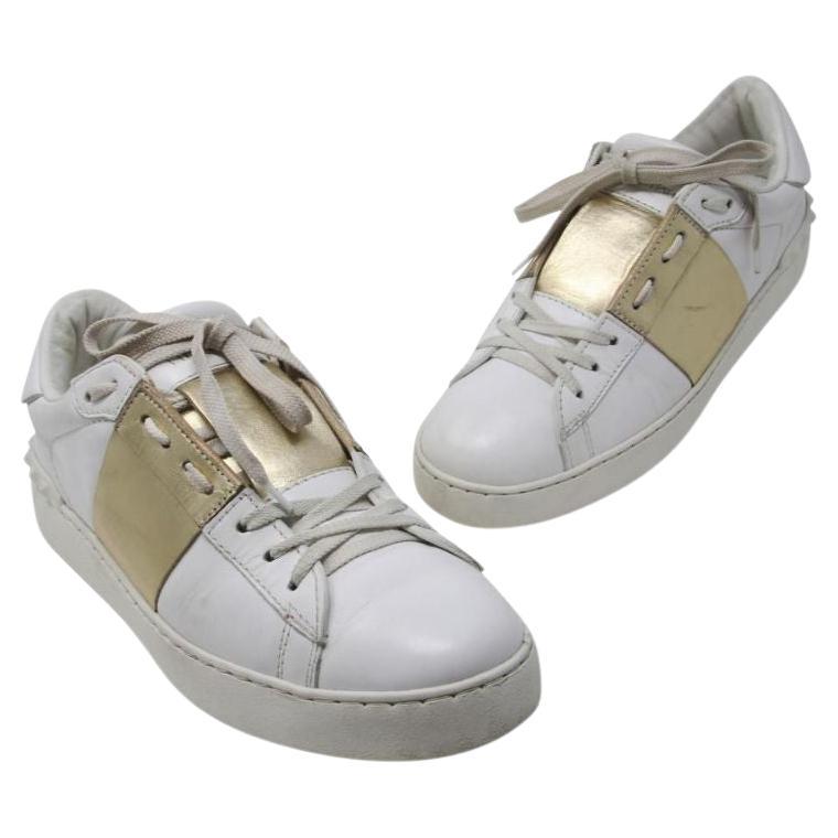 Valentino White Garavani Leather Rockstud Lace-Up Sneakers 40.5 For Sale
