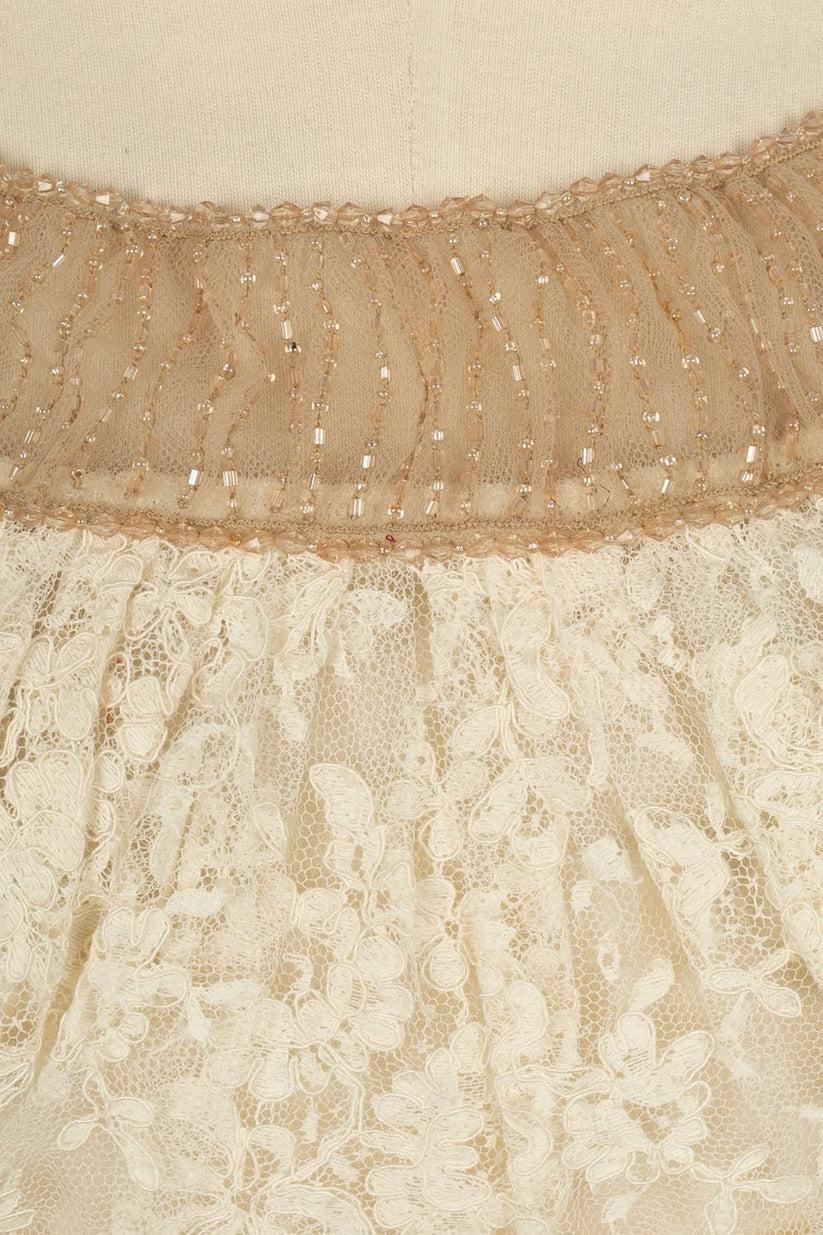 Valentino - Robe en dentelle blanche avec col et bas perlés Pour femmes en vente