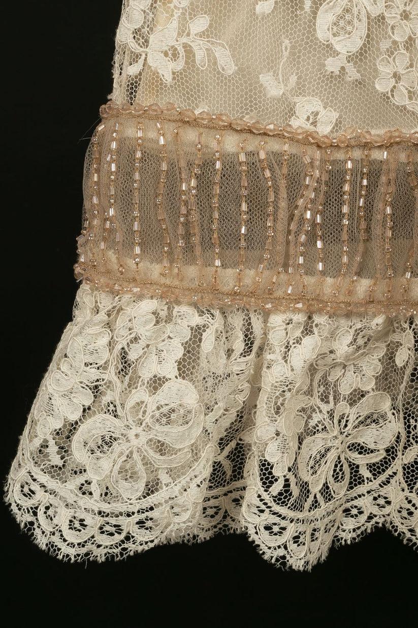 Valentino - Robe en dentelle blanche avec col et bas perlés en vente 1