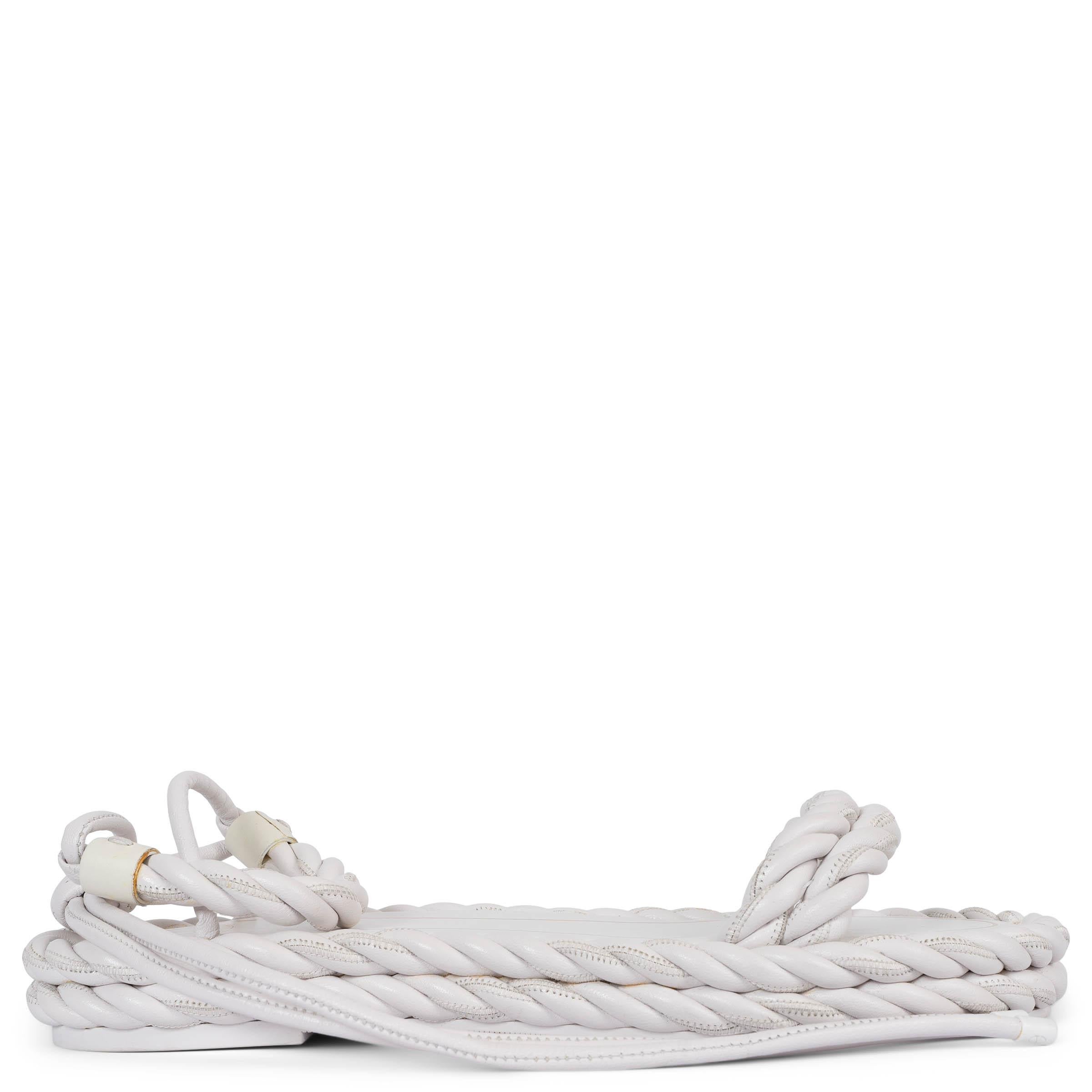 100% autentici Valentino The Rope, sandali greci con cinturino alla caviglia in pelle bianca. Sono stati indossati una o due volte e sono in ottime condizioni. 

Misure
Dimensione impressa	40
Taglia delle scarpe	40
Suola interna	27 cm (10,5