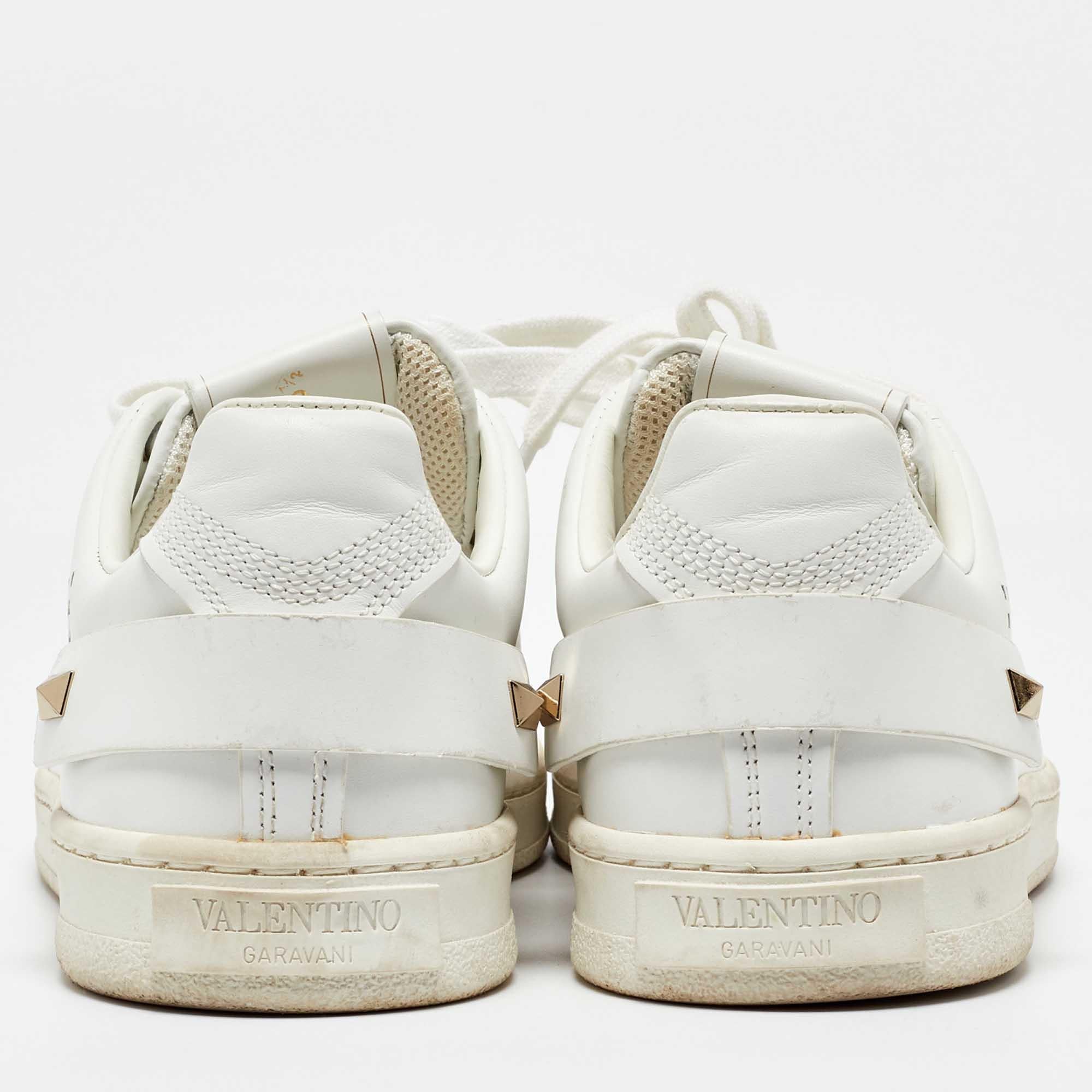 Valentino Sneakers a rete in pelle e piume bianche misura 35.5 in vendita 1
