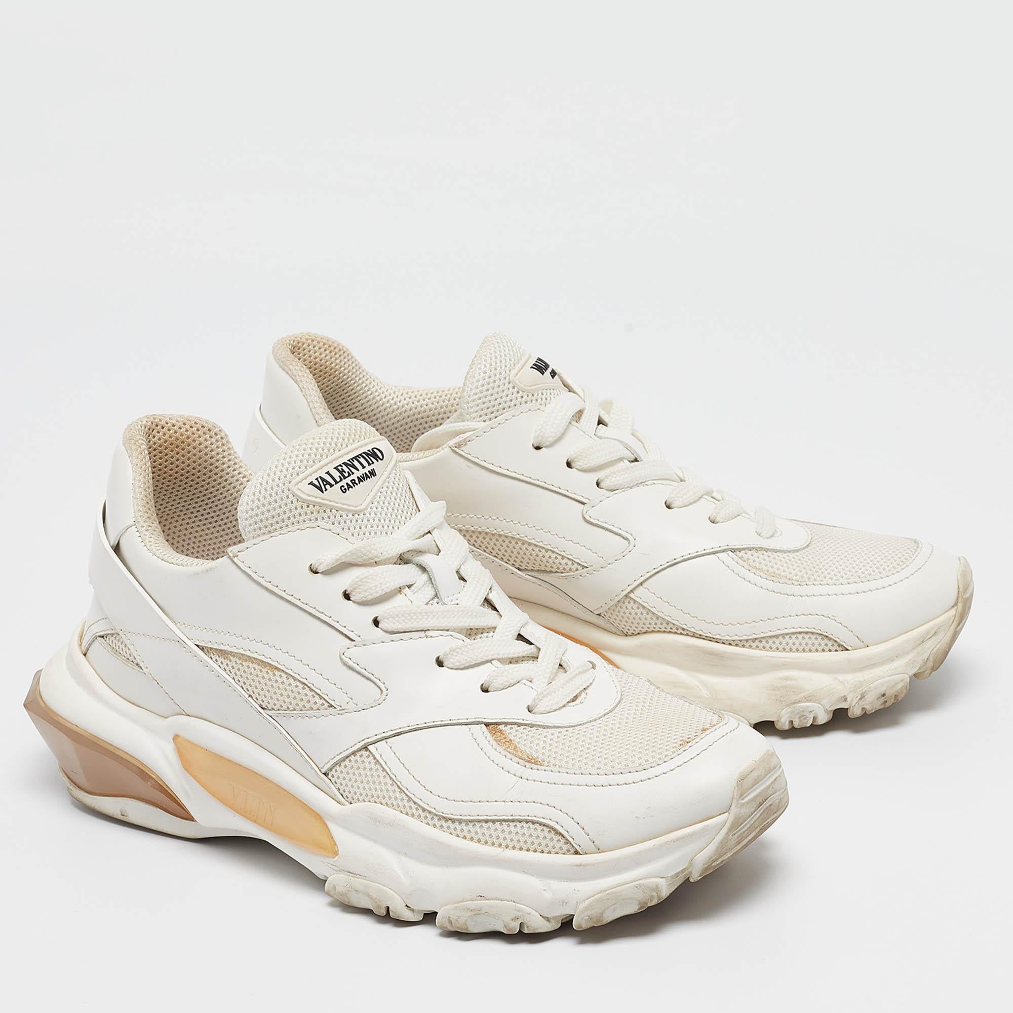 Valentino, scarpe da ginnastica in pelle e rete di colore bianco, misura 37,5 In condizioni buone a Dubai, Al Qouz 2
