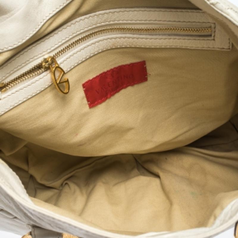 Donna Hobo di Valentino in pelle bianca con manico intrecciato in vendita