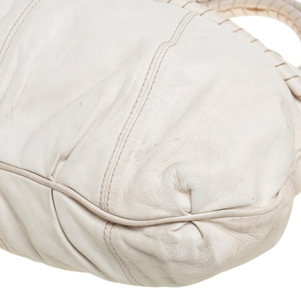 Valentino White Leather Braided Handle Shoulder Bag In Fair Condition In Dubai, Al Qouz 2