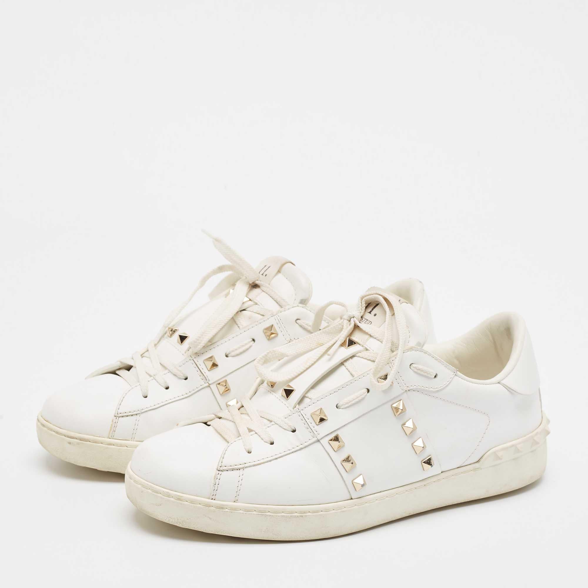 Give your outfit a chic update with this pair of designer sneakers. The creation is sewn perfectly to help you make a statement in them for a long time.