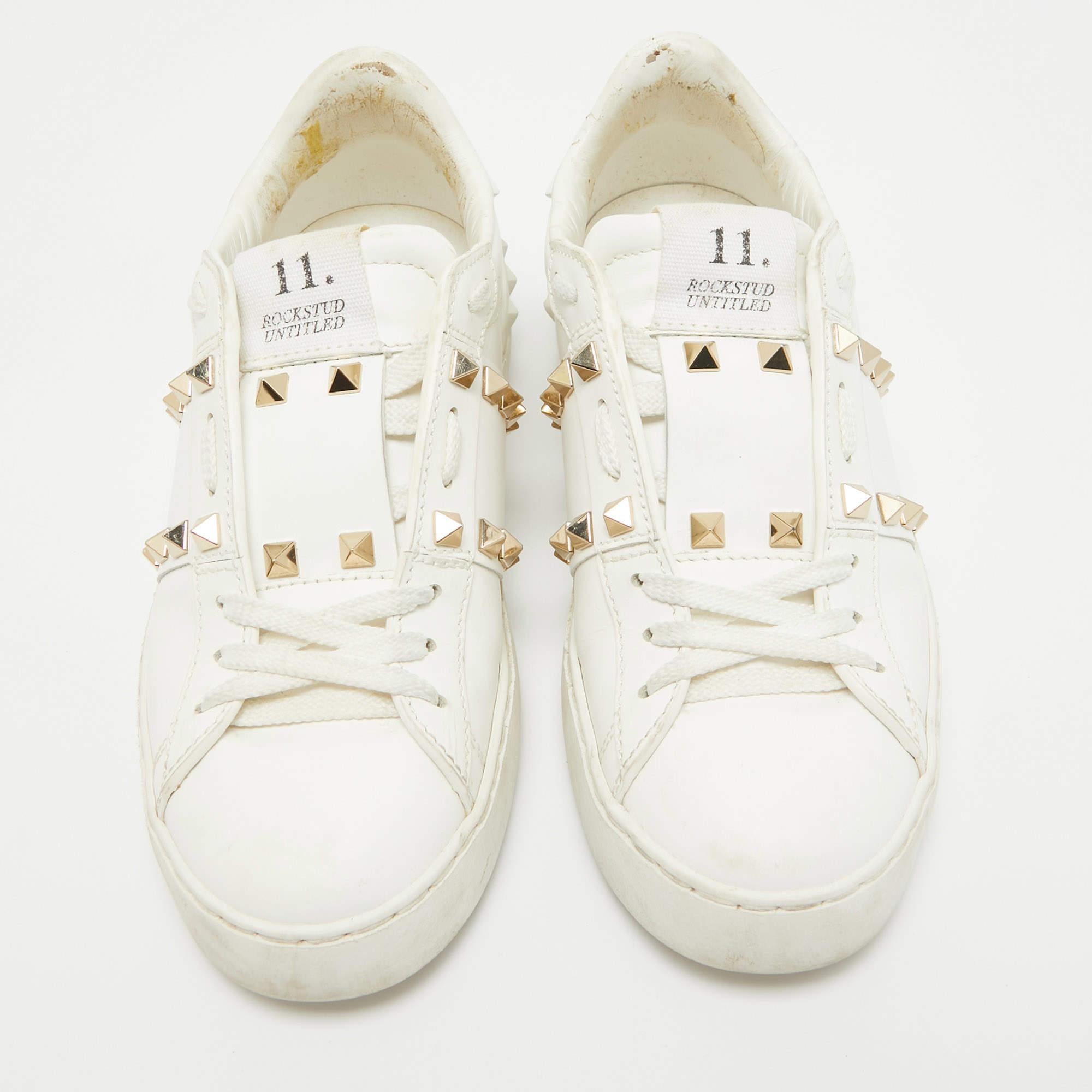 Valentino White Leather Rockstud Low Top Sneakers Size 35.5 In Fair Condition In Dubai, Al Qouz 2