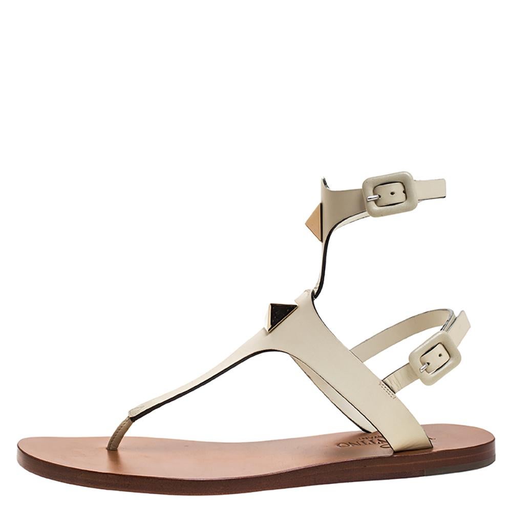 These thong sandals from the house of Valentino are lovely! They've been crafted from leather which makes them absolutely elegant whilst providing comfort to your feet. The pair carries a thong design and is accented with the signature Rockstud