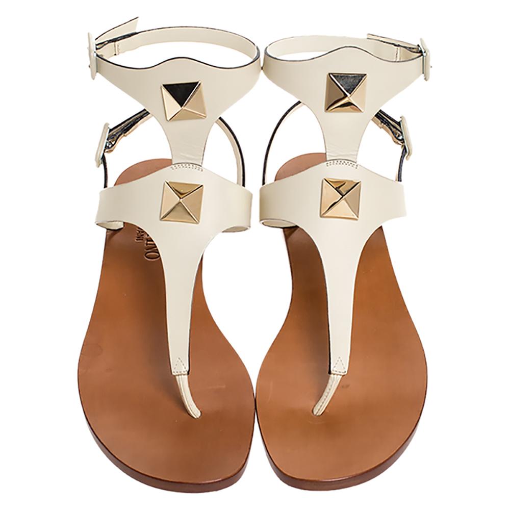 Valentino White Leather Studded Thong Flat Sandals Size 36 In Good Condition In Dubai, Al Qouz 2