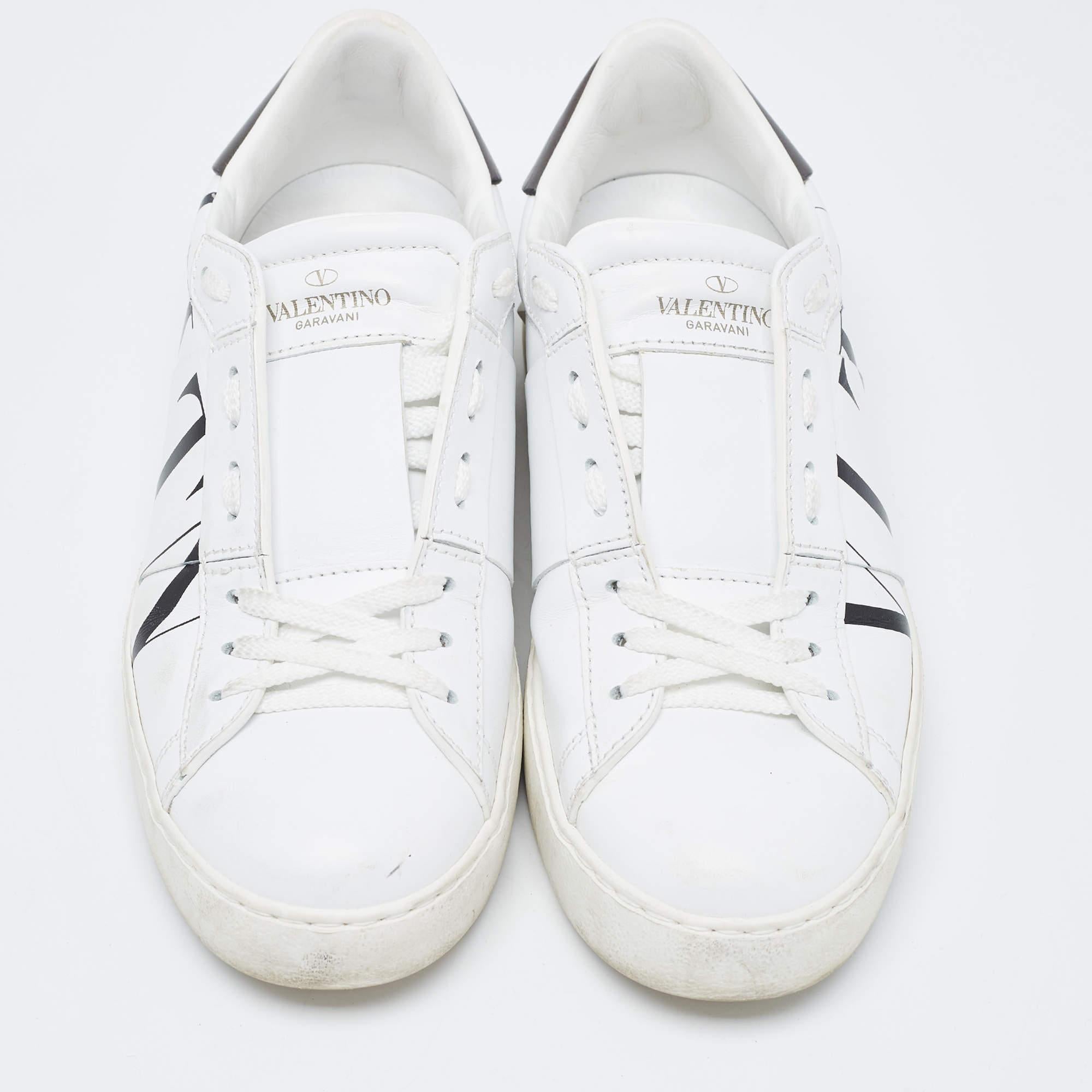 Packed with style and comfort, these Valentino white sneakers are gentle on the feet so that you can glide through the day. They have a sleek upper with lace closure, and they're set on durable rubber soles.

