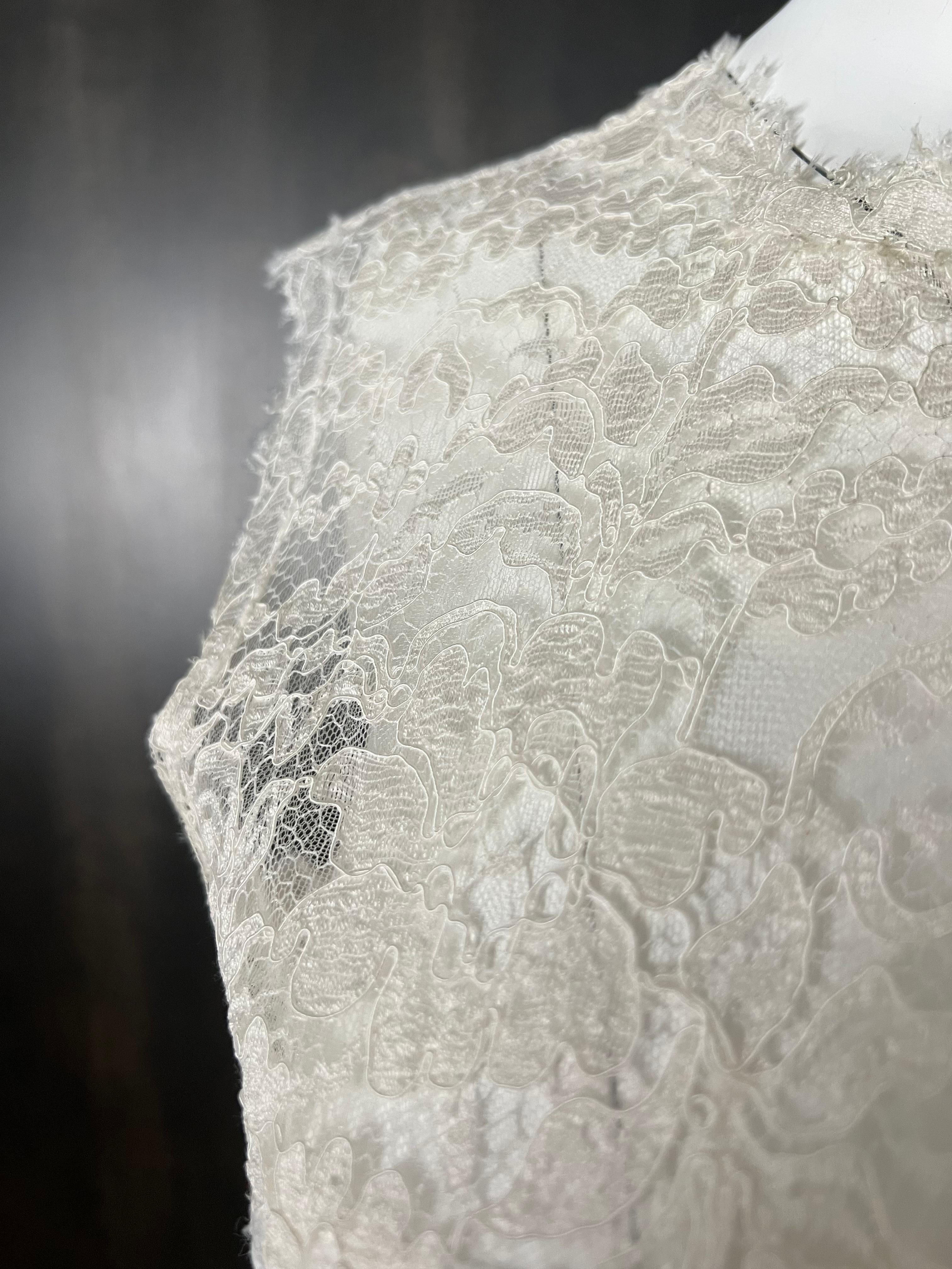 Valentino White Mini Dress, Size 8  In Excellent Condition For Sale In Beverly Hills, CA