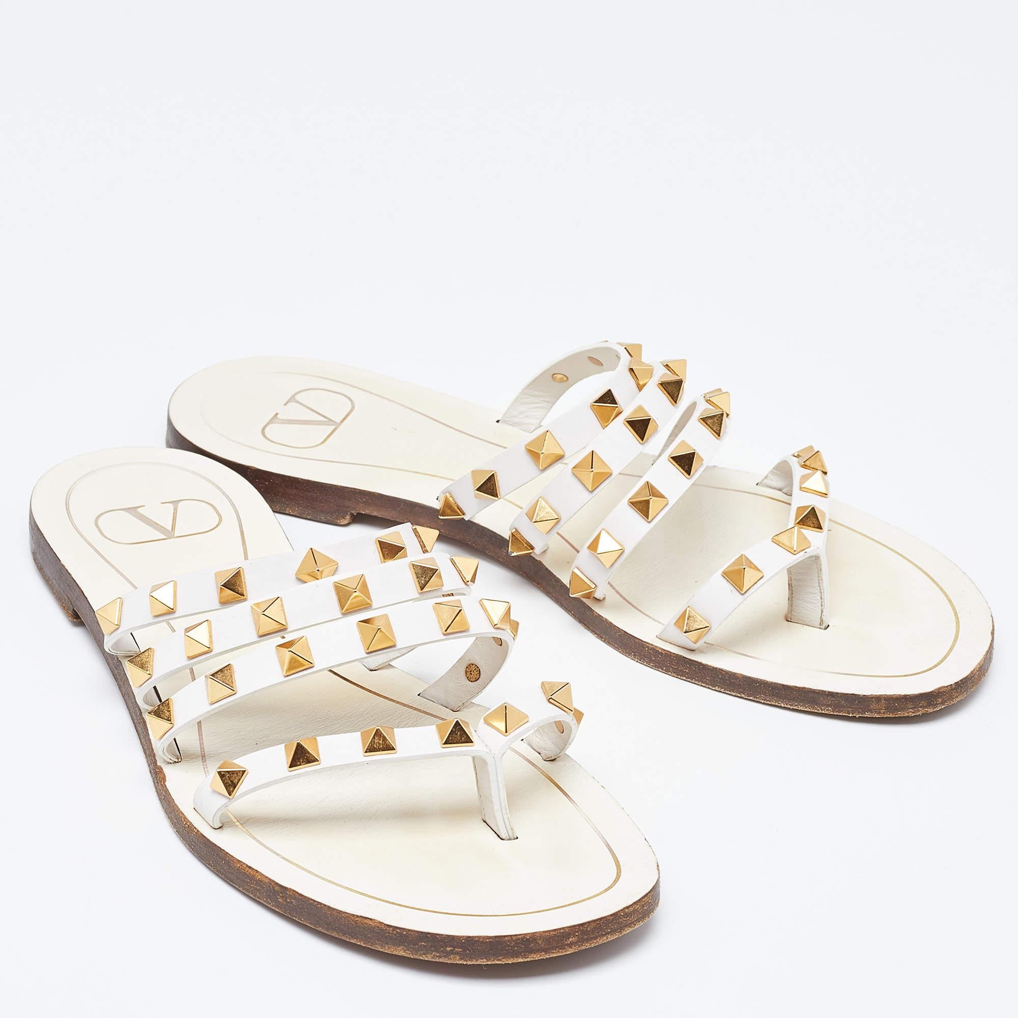 Women's Valentino White Patent Leather Rockstud Flat Slides Size 36.5 For Sale