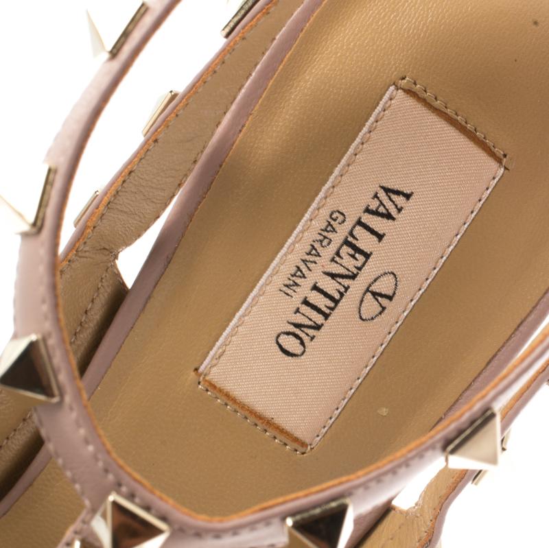 Valentino White Patent Leather Rockstud Pointed Toe Sandals Size 41 In Good Condition In Dubai, Al Qouz 2