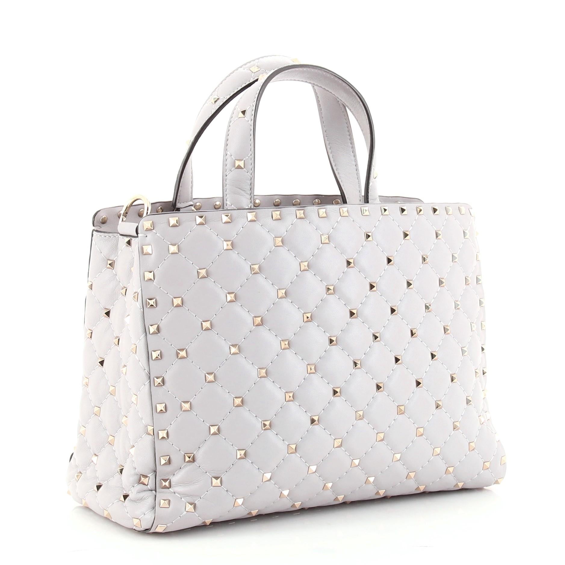 Valentino White Quilted Leather Rockstud Spike Top Handle Small Tote Bag

Condition Details: Creasing on exterior, minor wear on base corners. Indentations in interior, scratches on hardware.

68288MSC