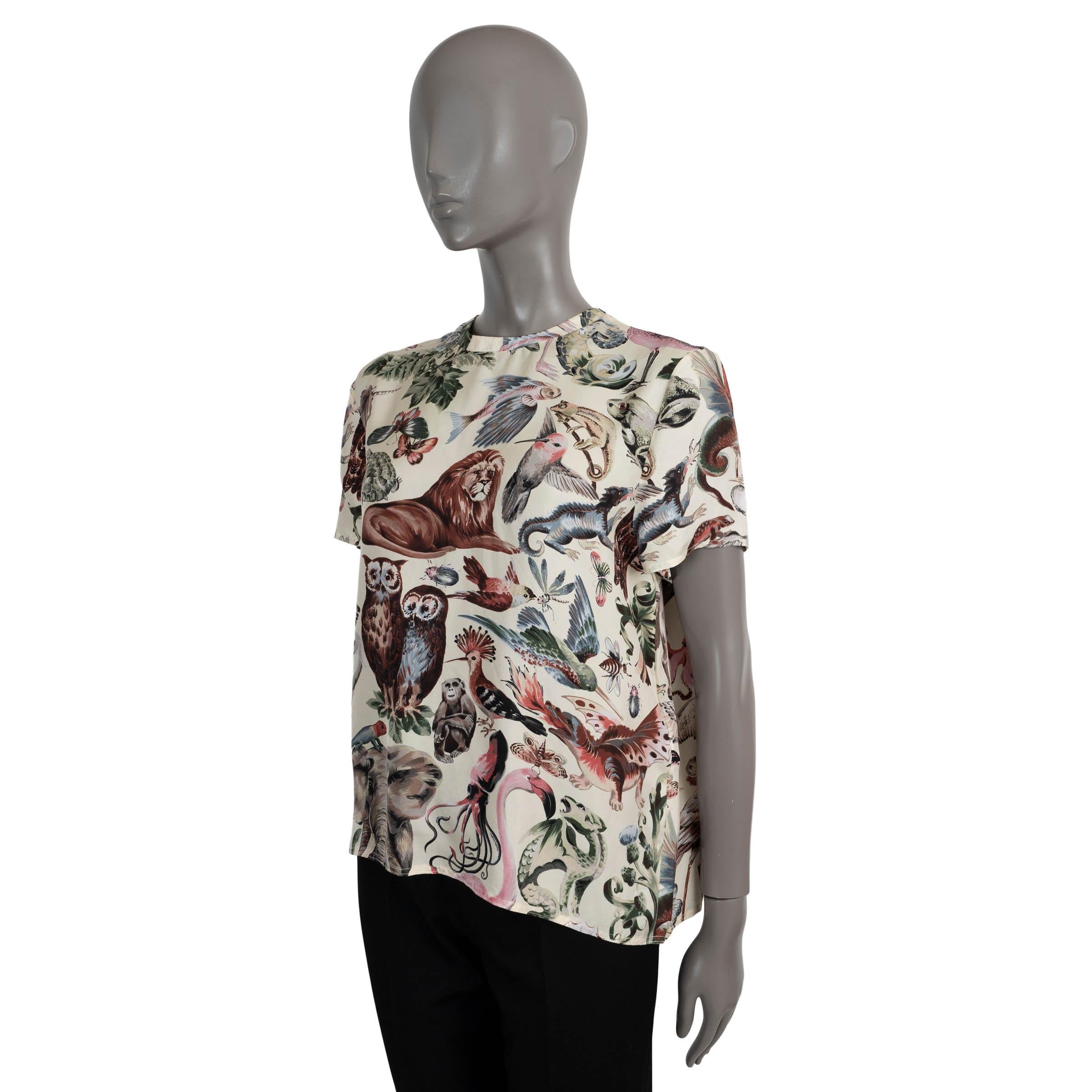 100% autentica T-shirt Fantastical Animal di Valentino in seta bianca e multicolore (100%). Presenta un collo rotondo. È stato indossato ed è in ottime condizioni.

Resort 2016

Misure
Modello	IB3UE00CIQQ
Dimensioni
