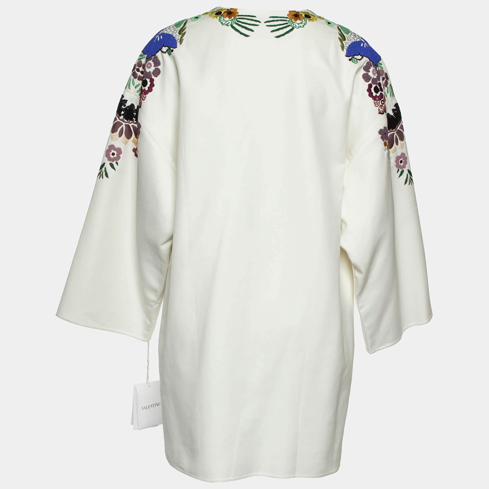 The free flowing silhouette of the kaftan exhibits the labels flawless tailoring. It is stitched using quality materials has intricate patterns and can be easily styled with chic accessories open toe sandals and sling bags.
