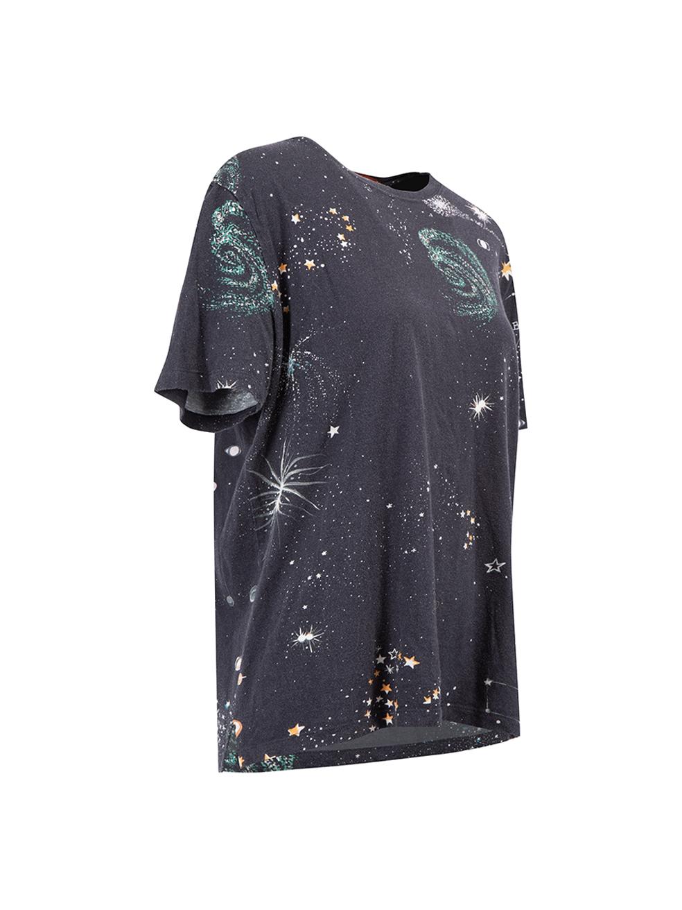 CONDITION is Very good. Minimal wear to t-shirt is evident. Overall wear to the outer cotton fabric on this used Valentino designer resale item.   Details  Navy Cotton Short sleeve T shirt Solar system graphic print Round neckline   Made in Italy 