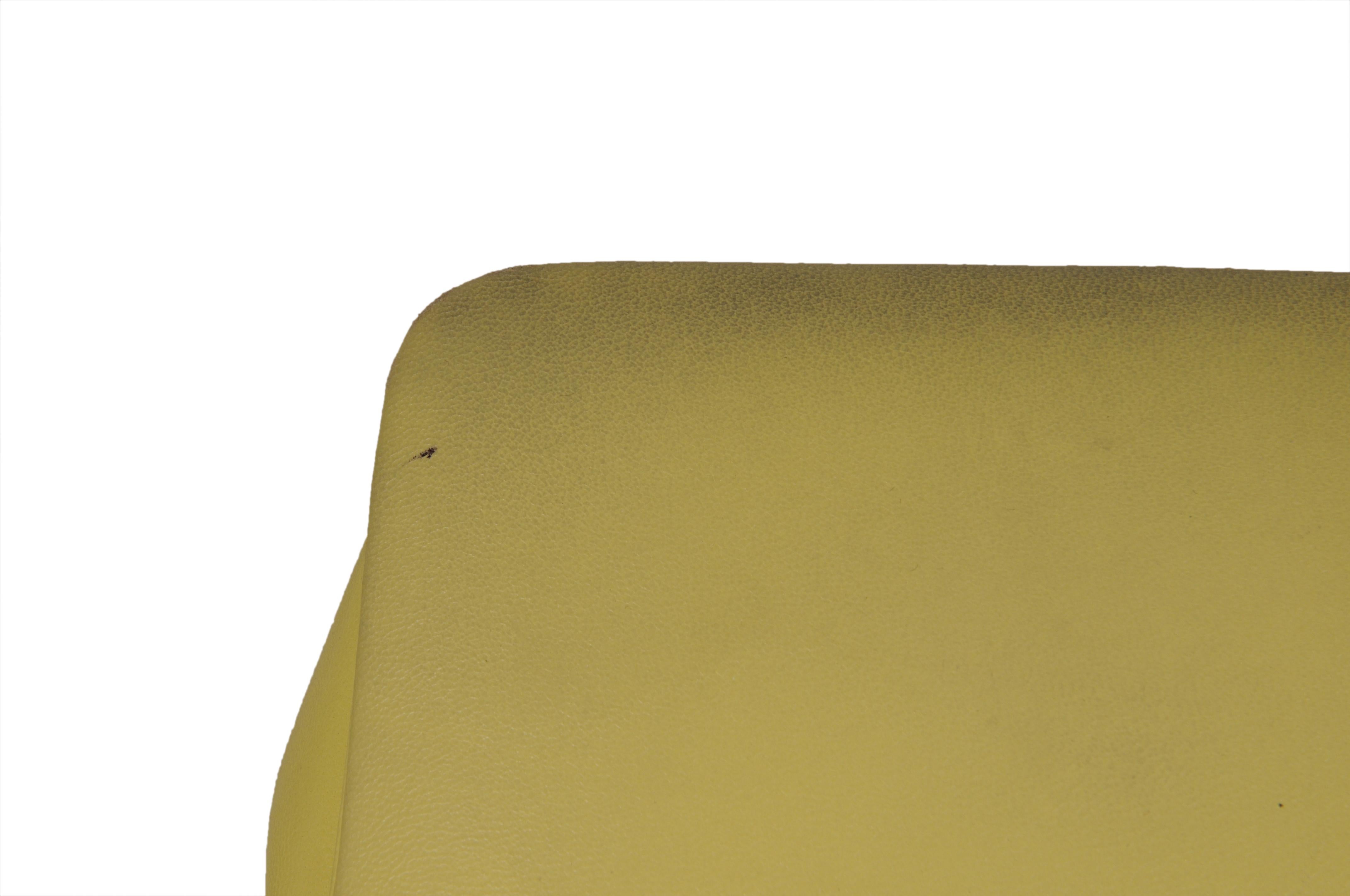 Valentino Womens One Stud Chain Shoulder Bag Yellow Leather Crossbody Tote Bag en vente 8