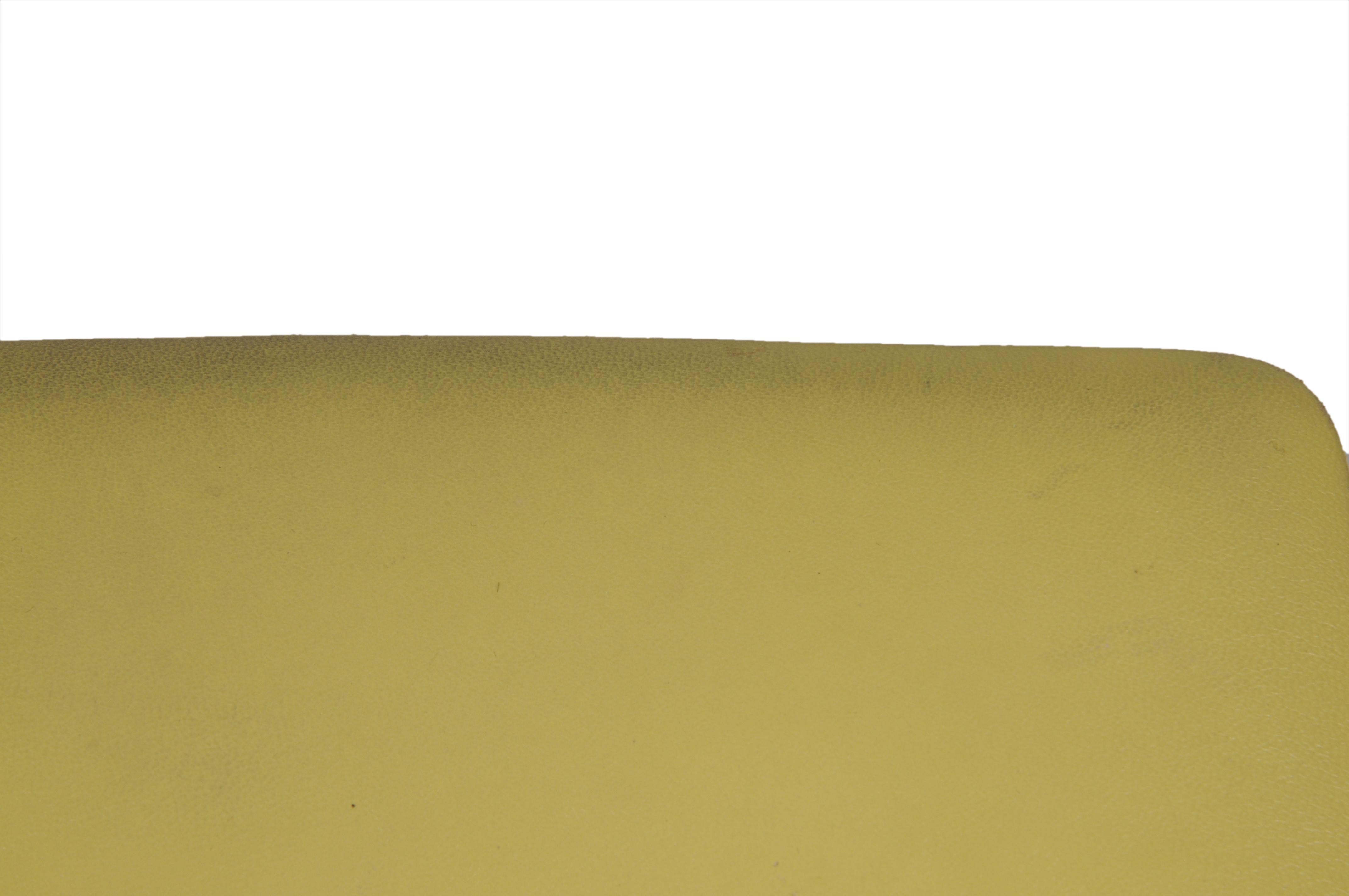 Valentino Womens One Stud Chain Shoulder Bag Yellow Leather Crossbody Tote Bag en vente 9