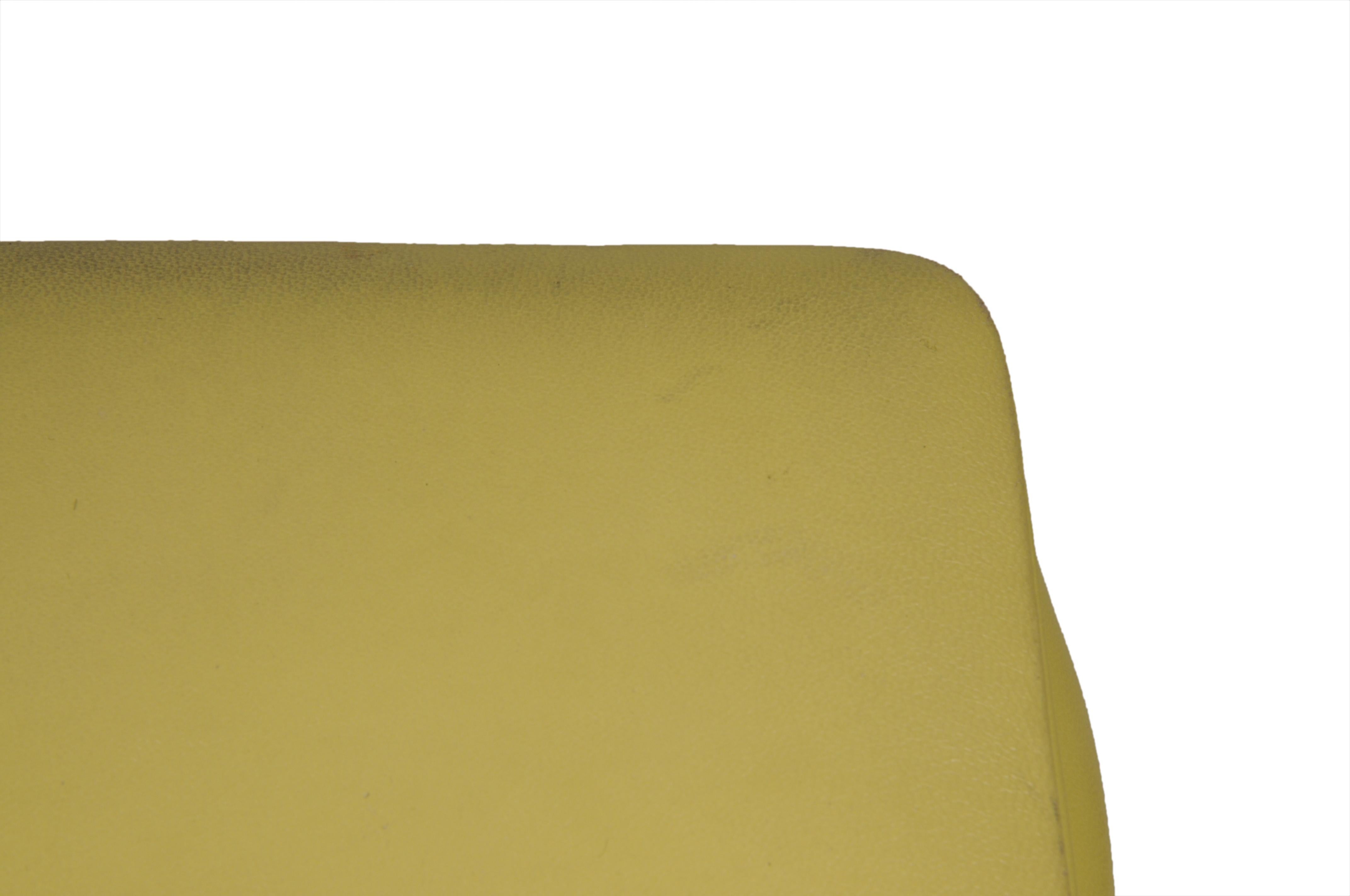 Valentino Womens One Stud Chain Shoulder Bag Yellow Leather Crossbody Tote Bag en vente 10