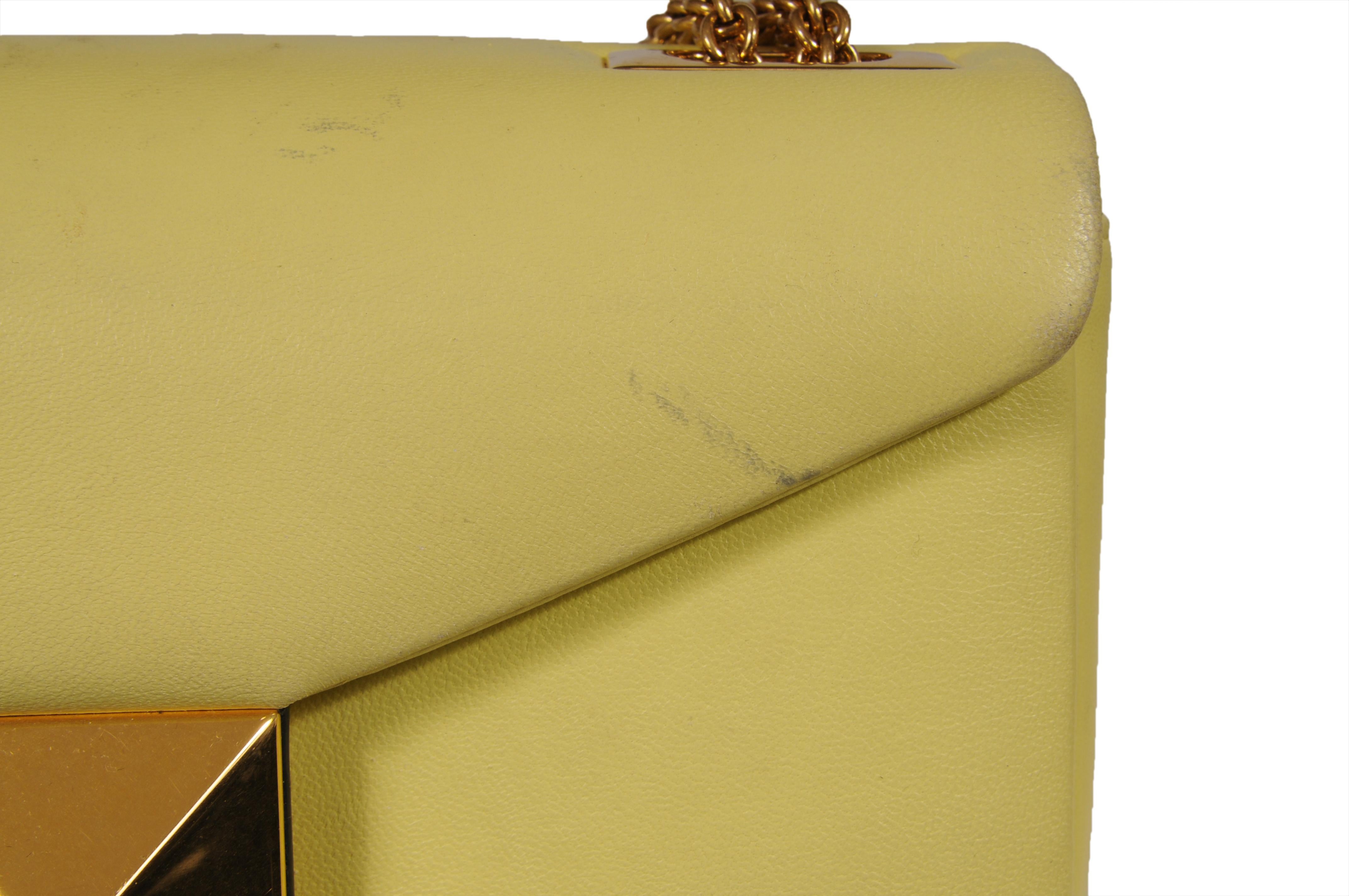 Valentino Womens One Stud Chain Shoulder Bag Yellow Leather Crossbody Tote Bag en vente 11