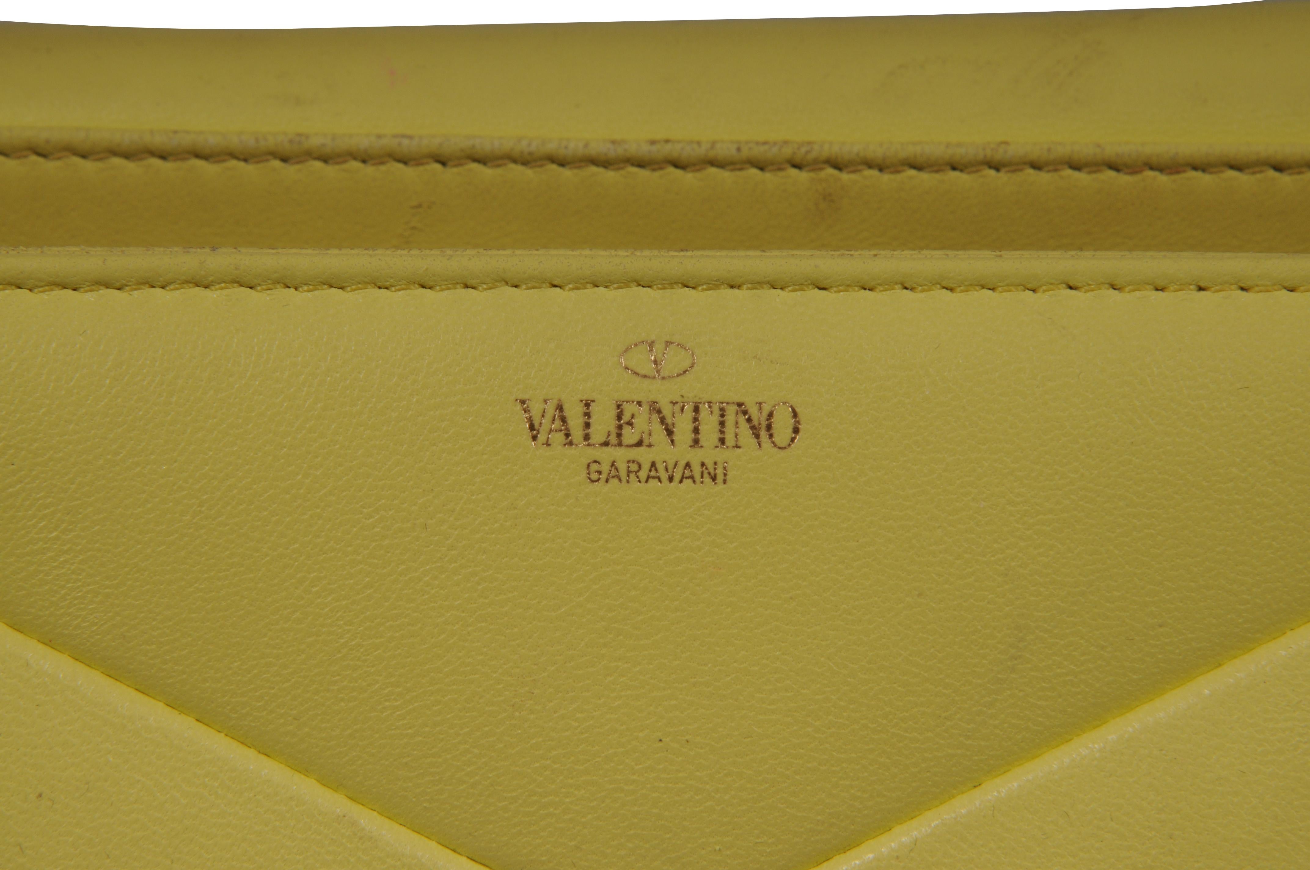 Valentino Womens One Stud Chain Shoulder Bag Yellow Leather Crossbody Tote Bag en vente 13