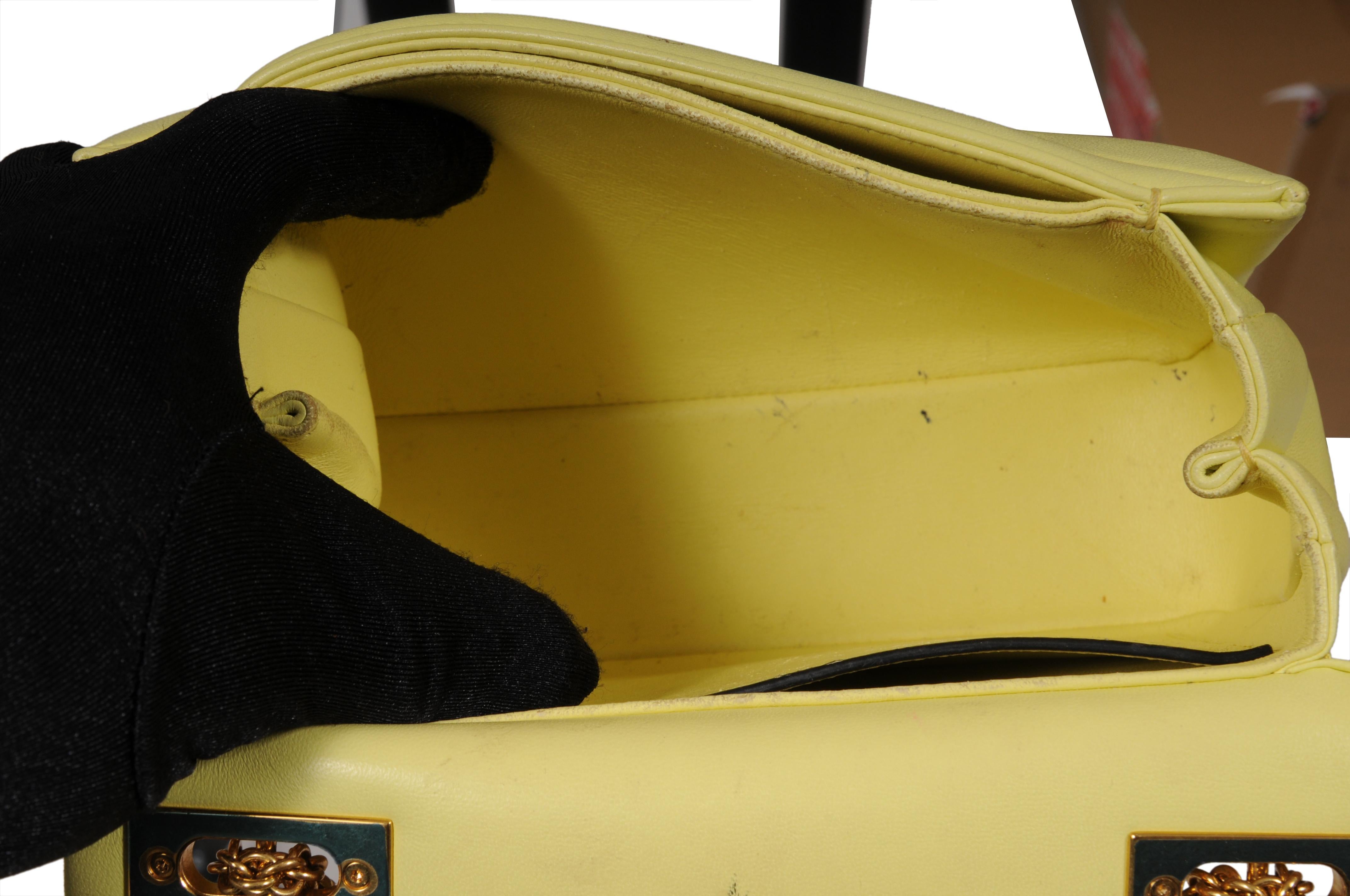 Valentino Womens One Stud Chain Shoulder Bag Yellow Leather Crossbody Tote Bag en vente 14