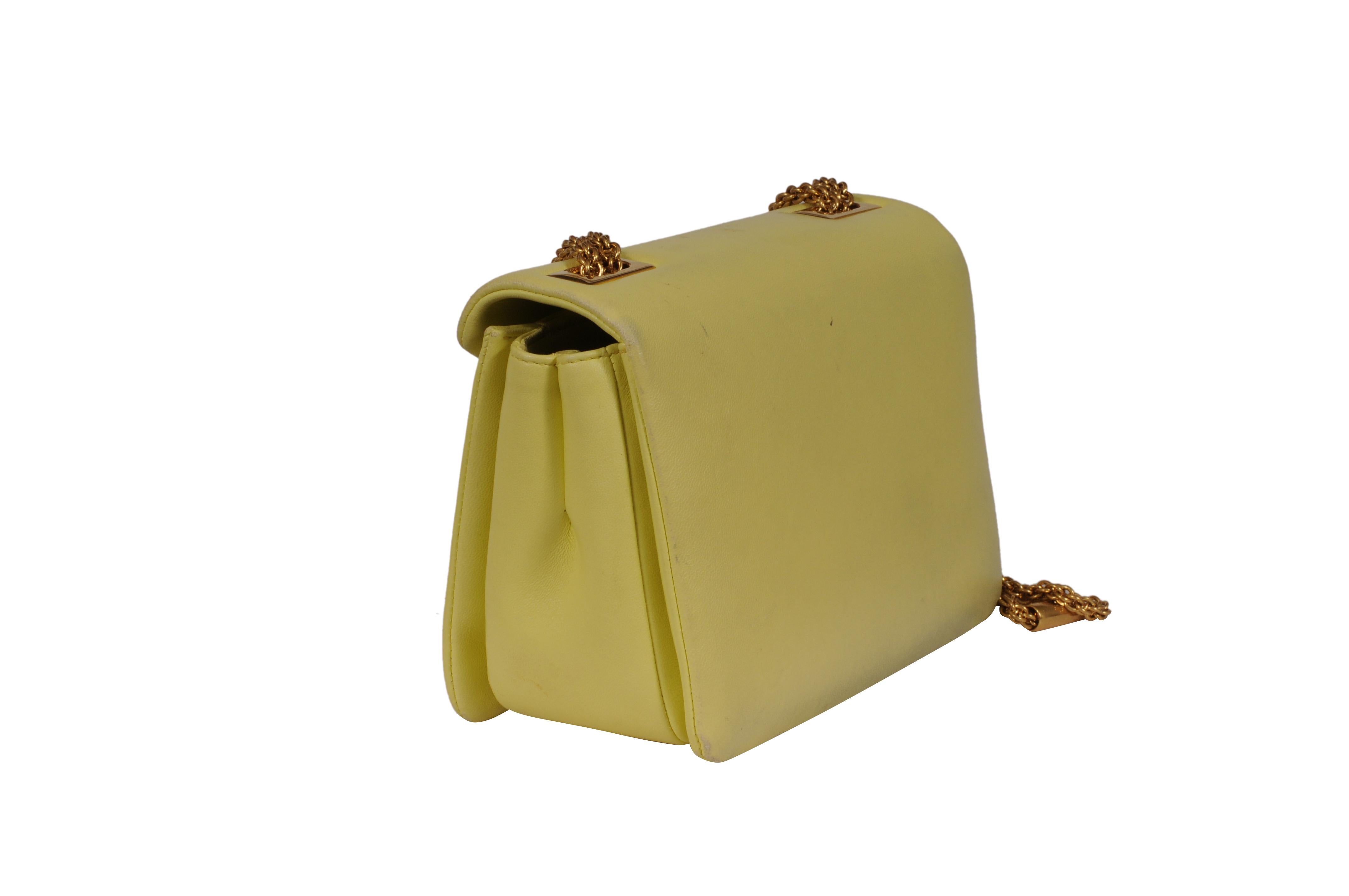 Valentino Womens One Stud Chain Shoulder Bag Yellow Leather Crossbody Tote Bag Bon état - En vente à North Miami, FL