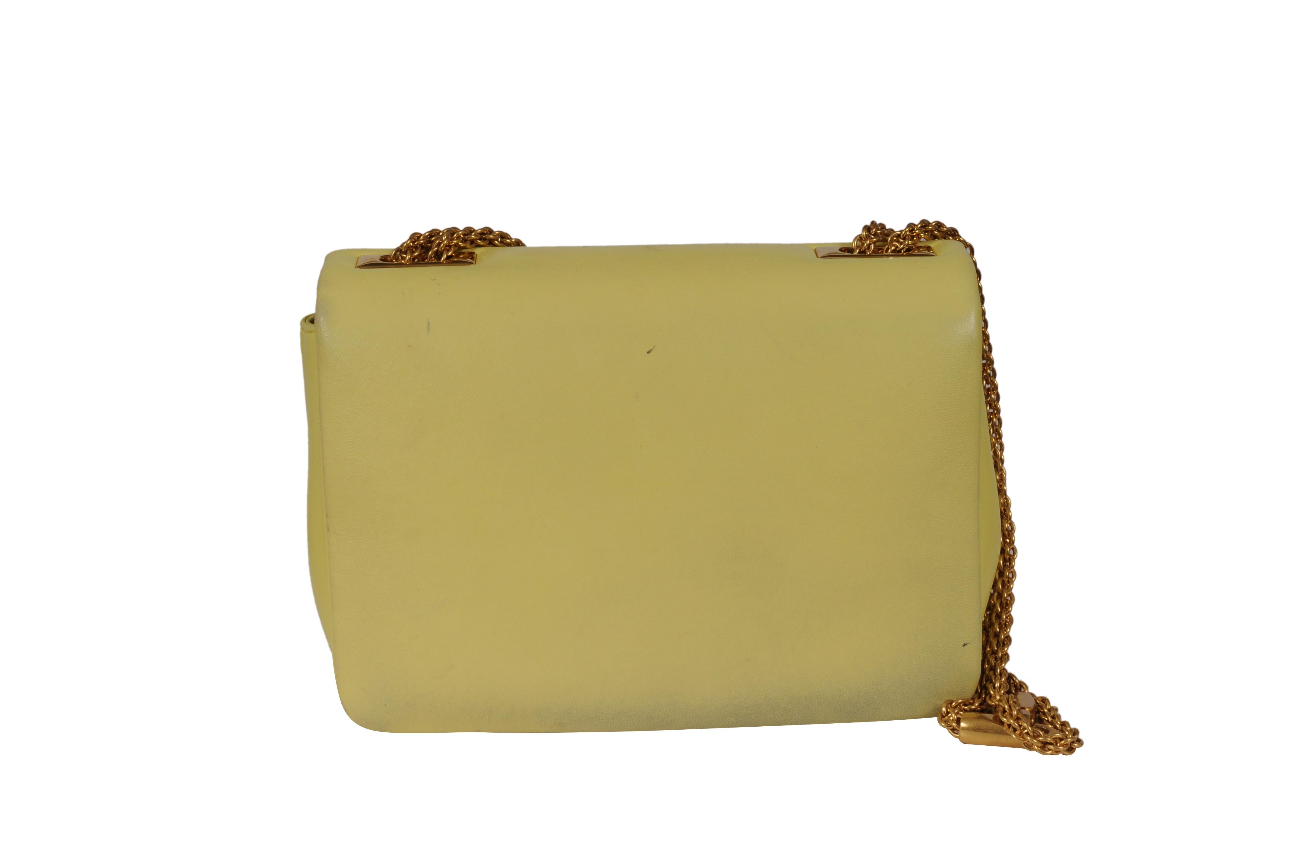 Valentino Womens One Stud Chain Shoulder Bag Yellow Leather Crossbody Tote Bag Pour femmes en vente