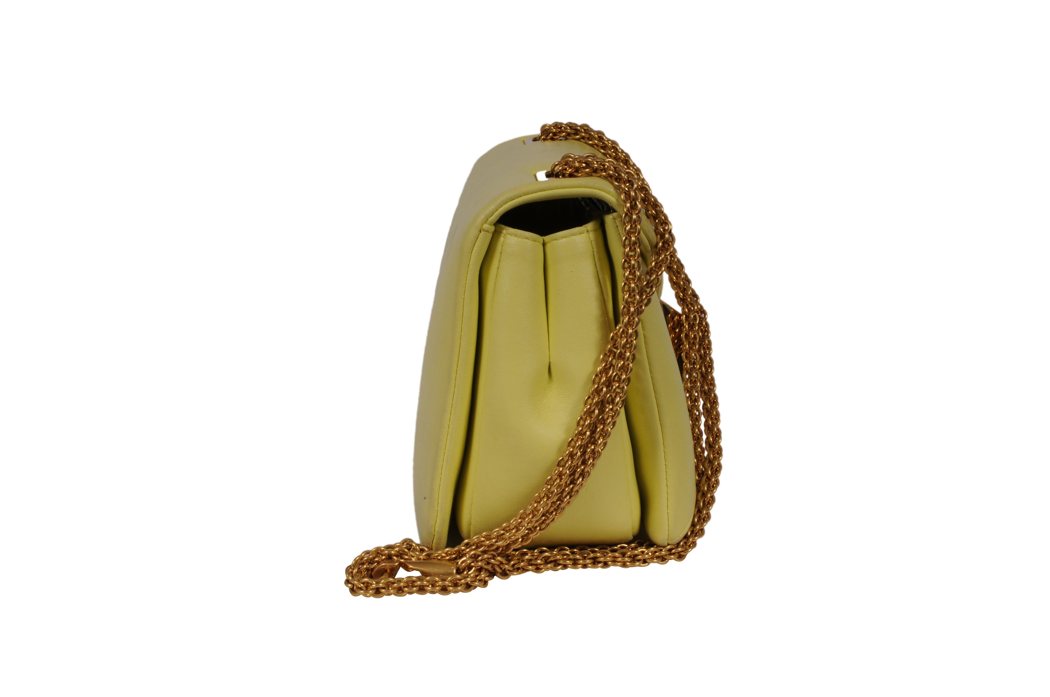 Valentino Womens One Stud Chain Shoulder Bag Yellow Leather Crossbody Tote Bag en vente 1
