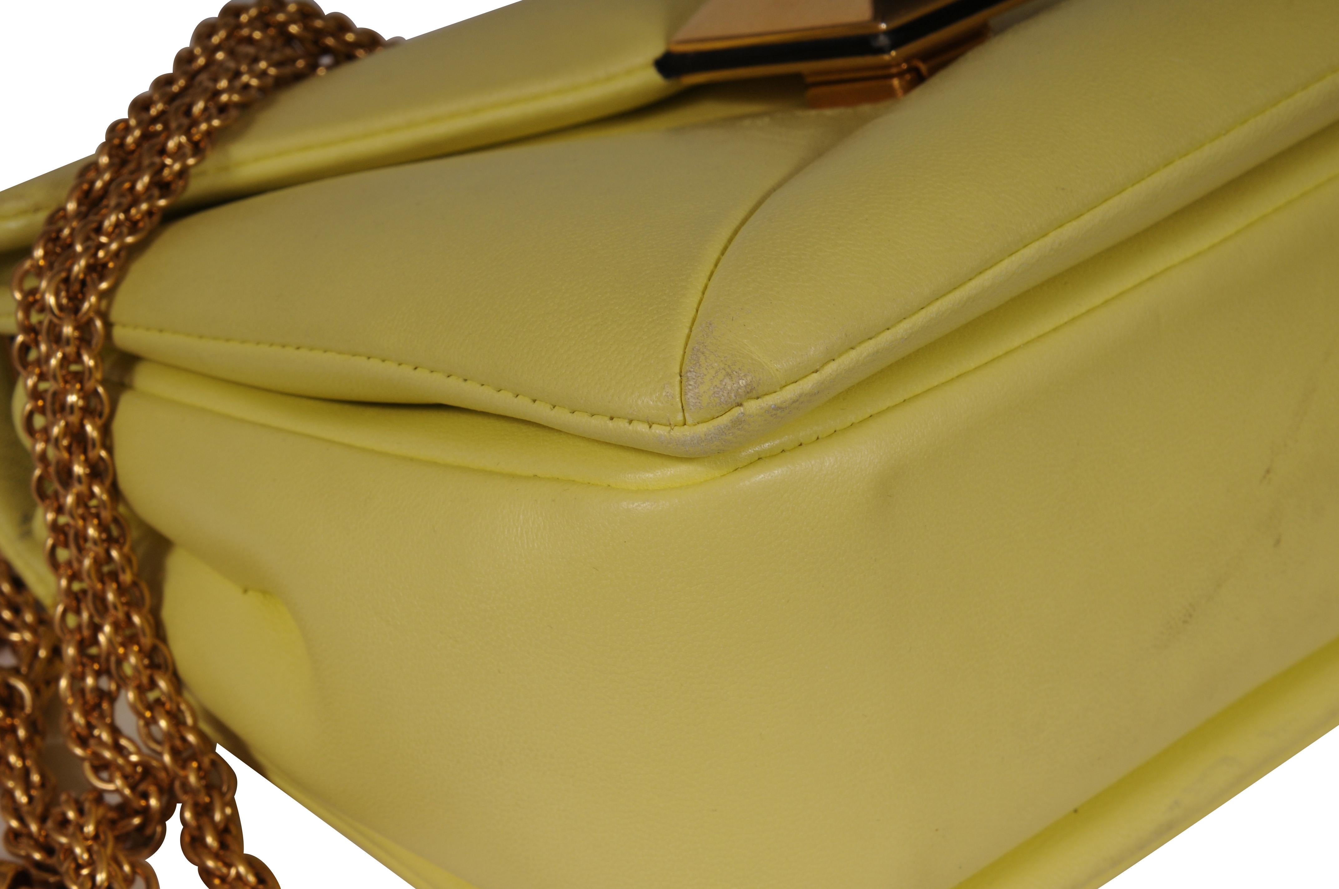 Valentino Womens One Stud Chain Shoulder Bag Yellow Leather Crossbody Tote Bag en vente 4