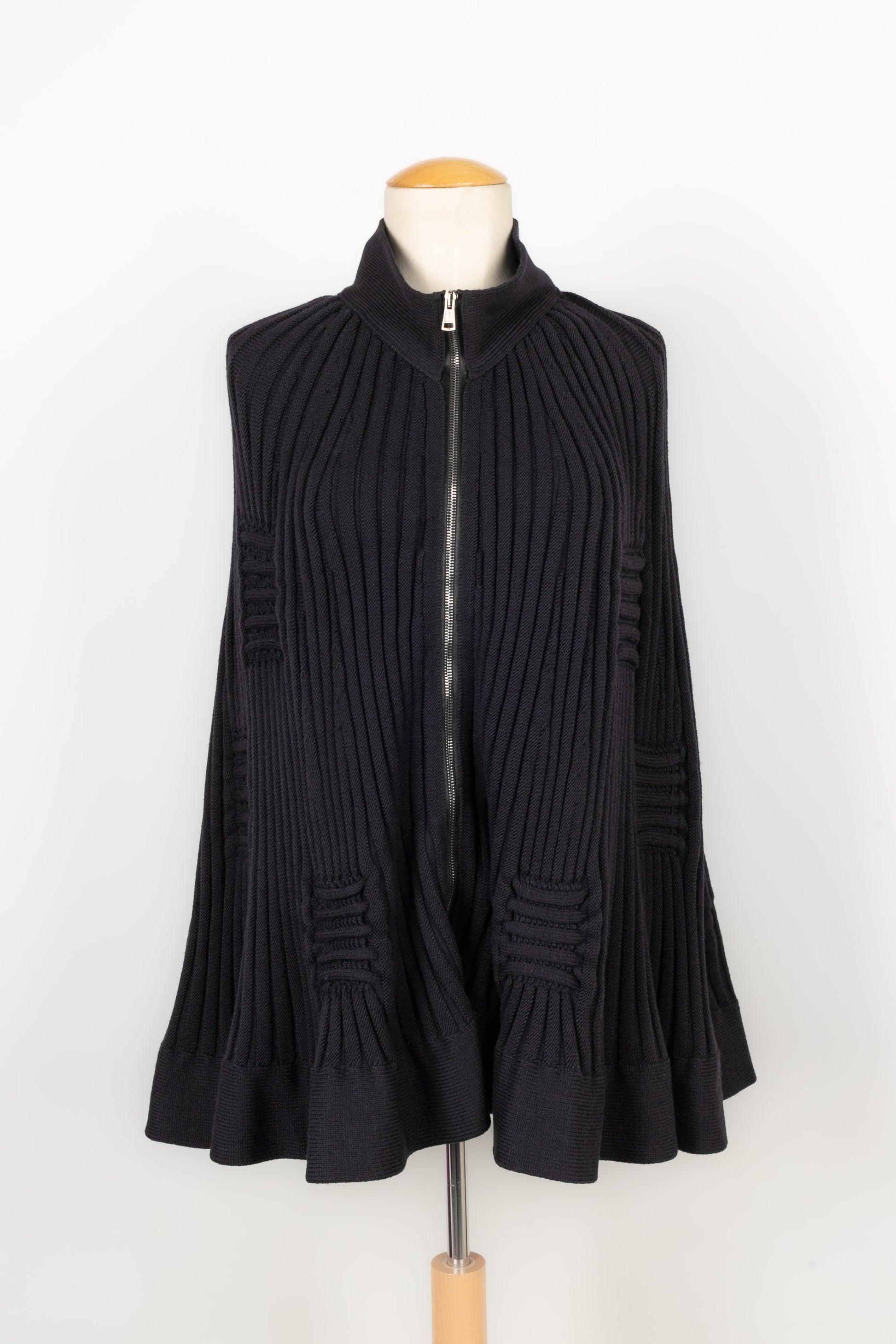 Valentino Wool Cape with Black Leather Ascot Tie In Excellent Condition For Sale In SAINT-OUEN-SUR-SEINE, FR