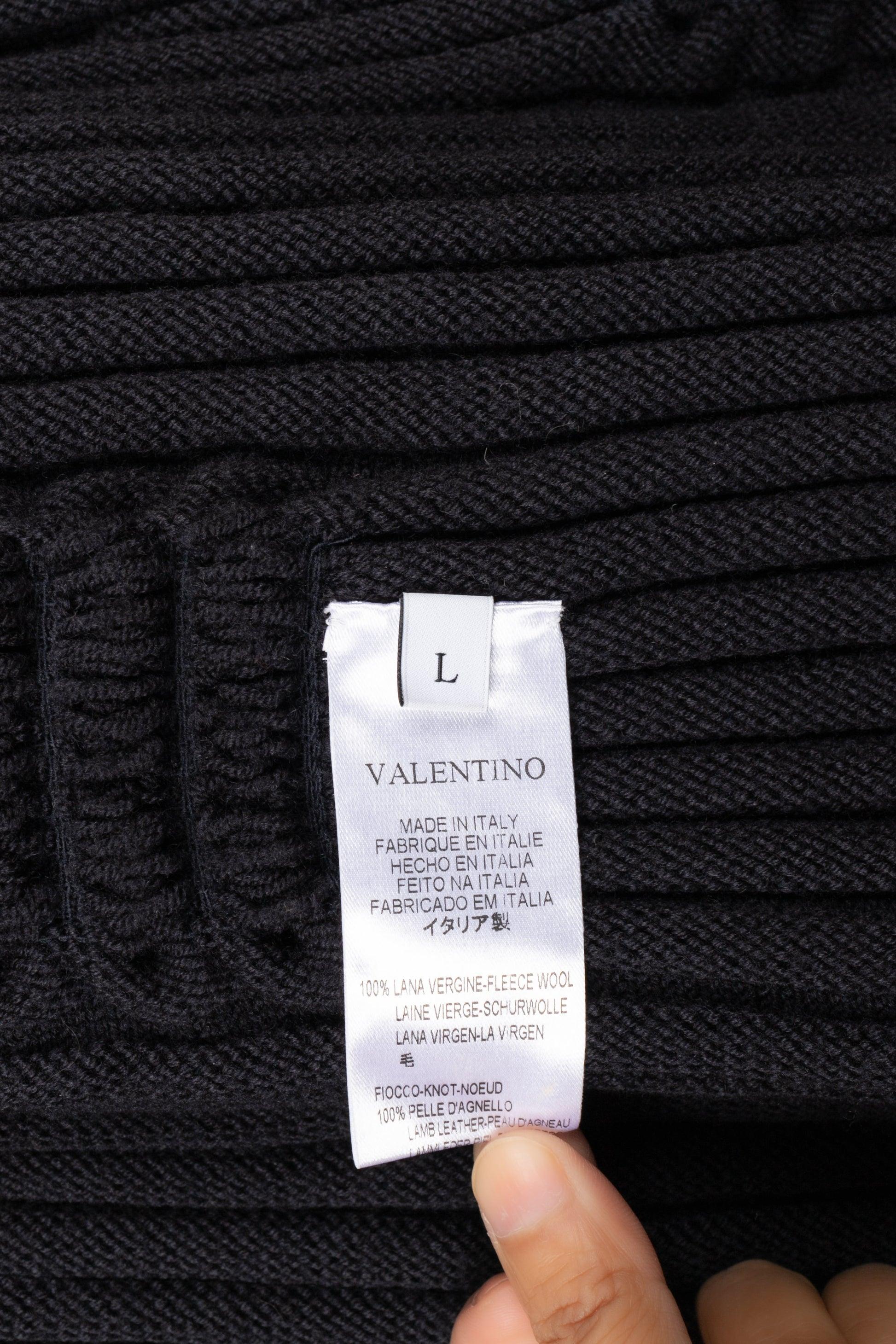 Valentino Wool Cape with Black Leather Ascot Tie For Sale 4