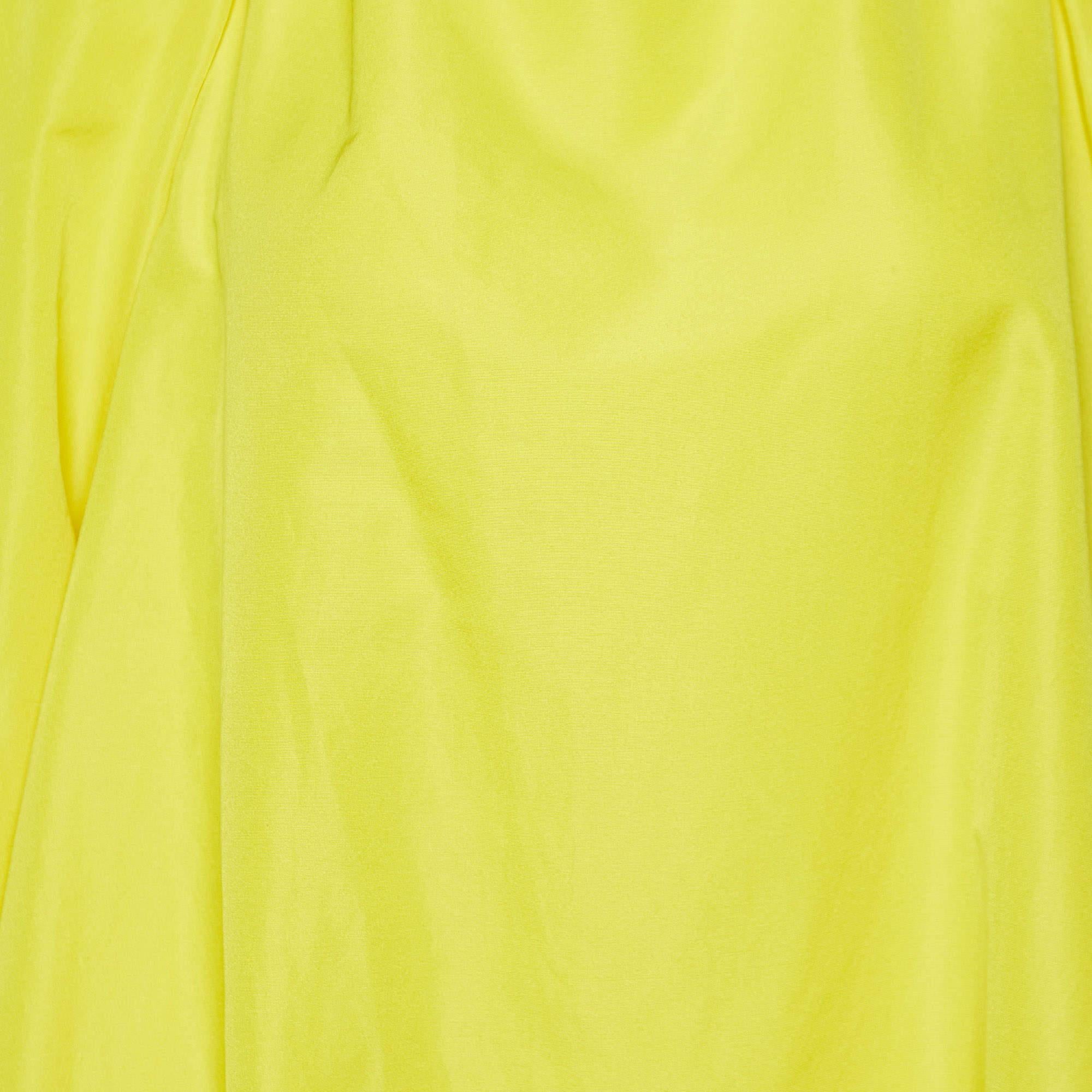 Valentino - Robe longue ouverte au dos en faille jaune M en vente 1