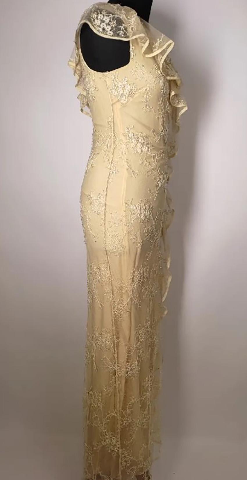 VALENTINO YELLOW LACE LONG ONE SHOULDER GOWN DRESS Sz 6 In Excellent Condition In Montgomery, TX