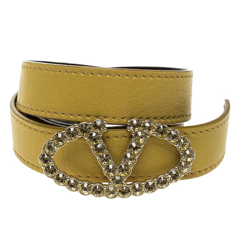 Valentino is one of the most leading fashion houses in the world. Made in Italy, this leather belt is a signature Valentino design as it is made from patent leather. The buckle is the 