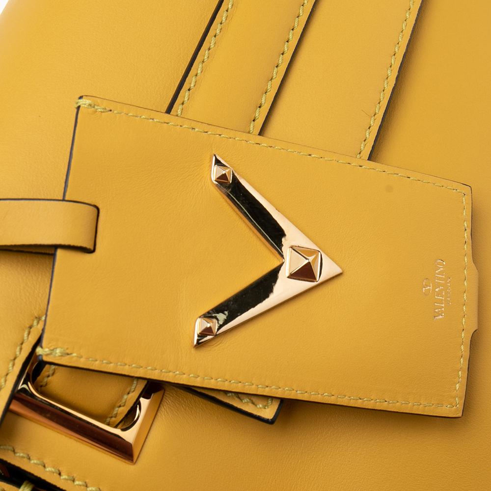 Valentino Yellow Leather My Rockstud Top Handle Bag In Good Condition In Dubai, Al Qouz 2